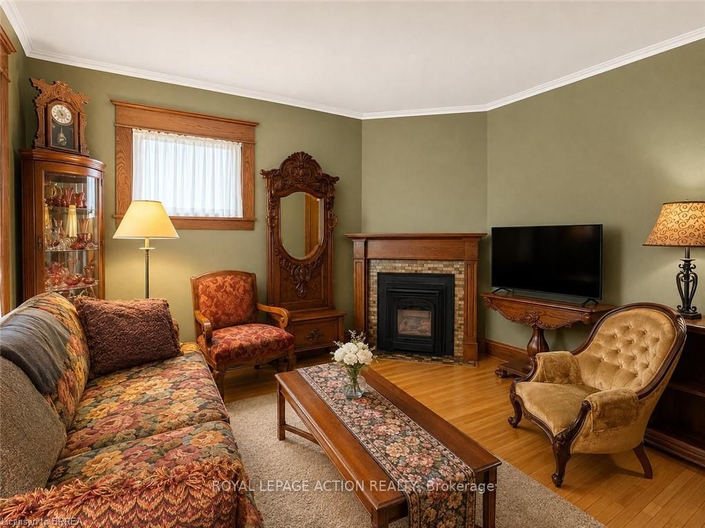 49 Palmerston Avenue, Brantford, ON N3T 4L1 photo 3