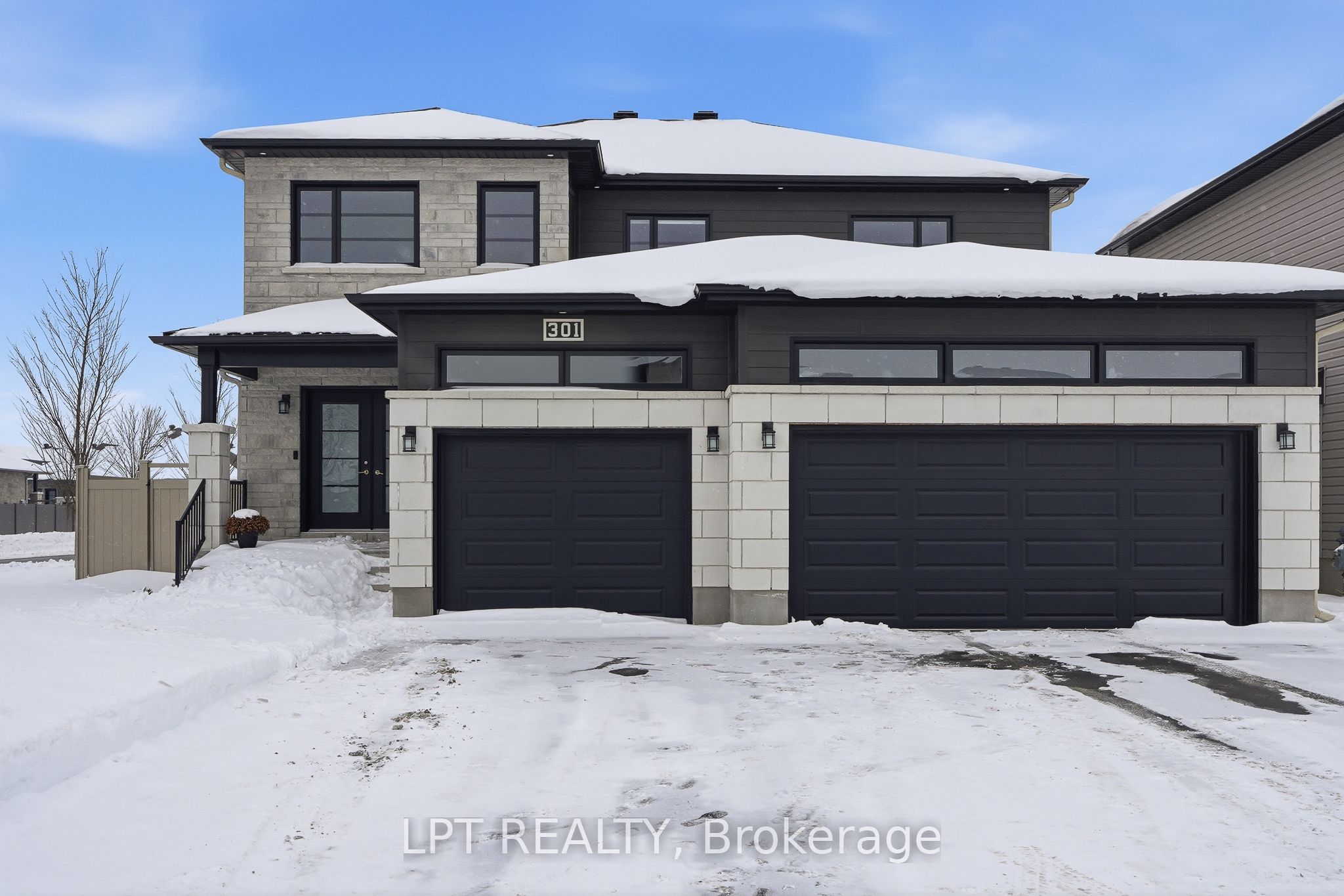 301 Moonlight Drive, Russell, ON K4R 0L1