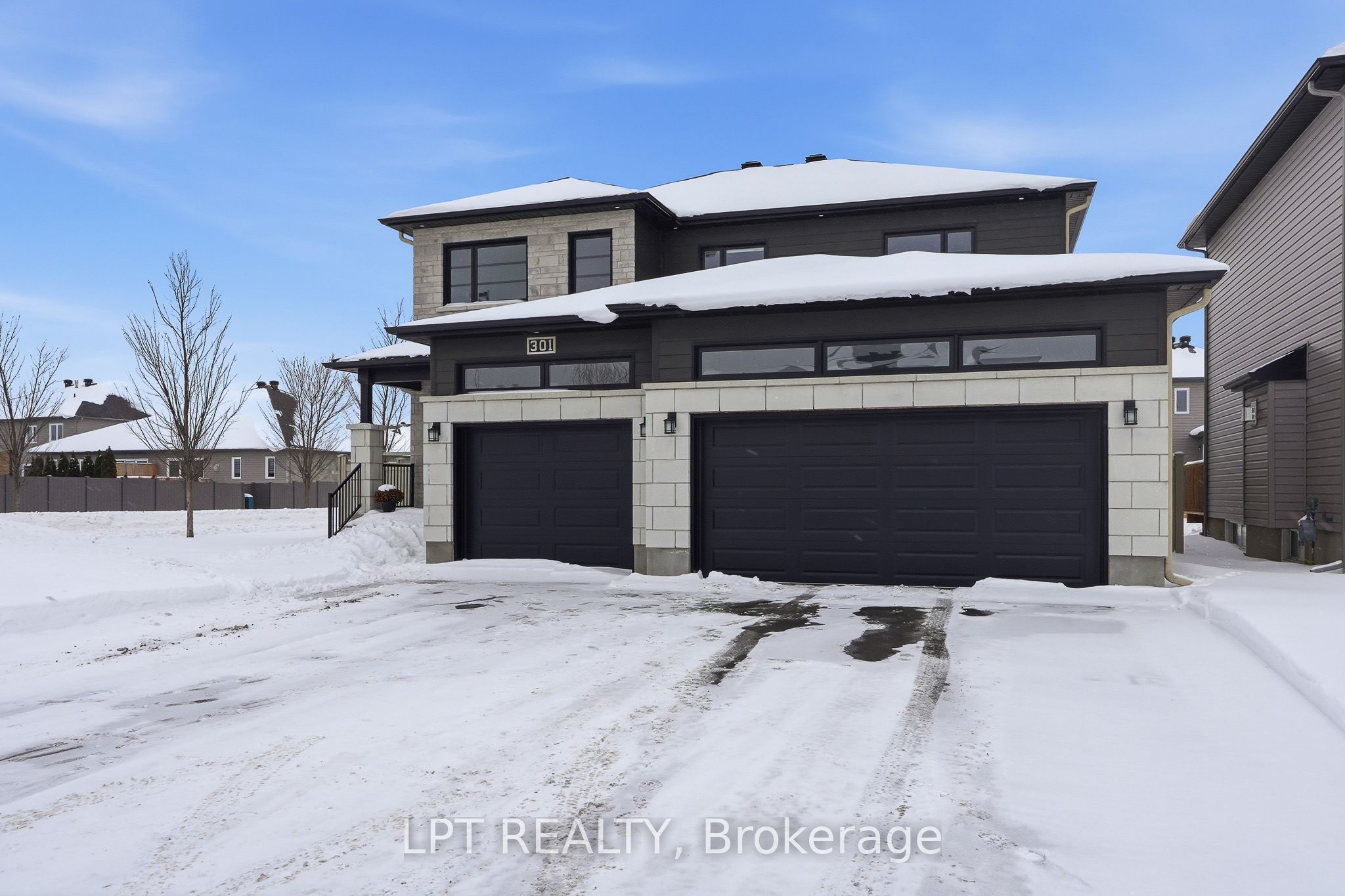 301 Moonlight Drive, Russell, ON K4R 0L1 photo 2