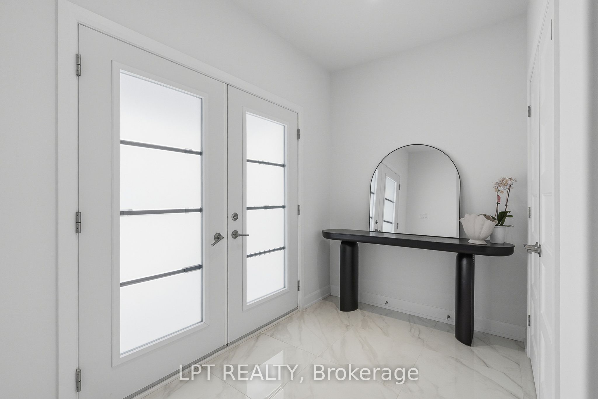 301 Moonlight Drive, Russell, ON K4R 0L1 photo 3
