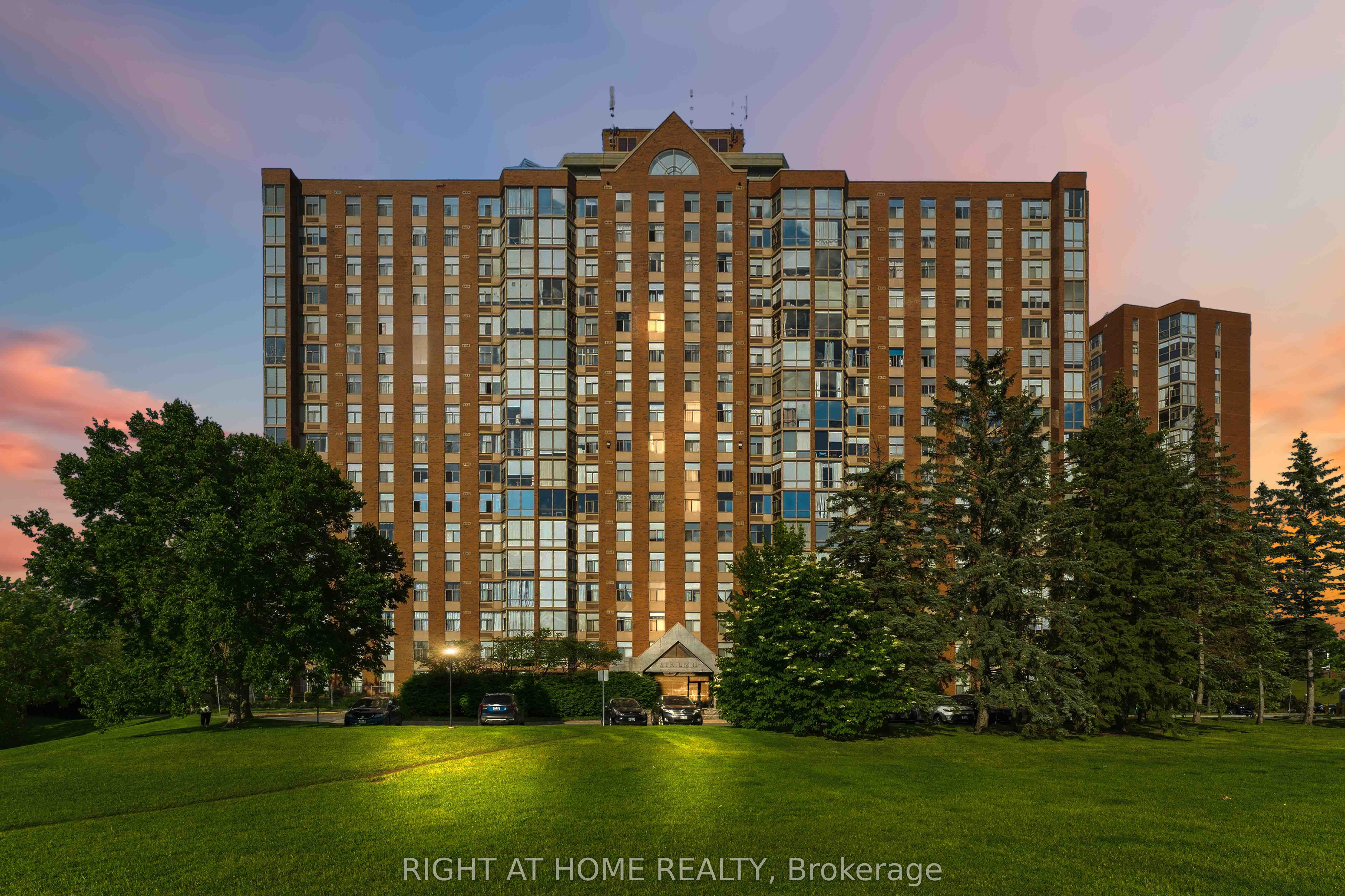 2759 Carousel Crescent 911, Blossom Park - Airport and Area, ON K1T 2N5