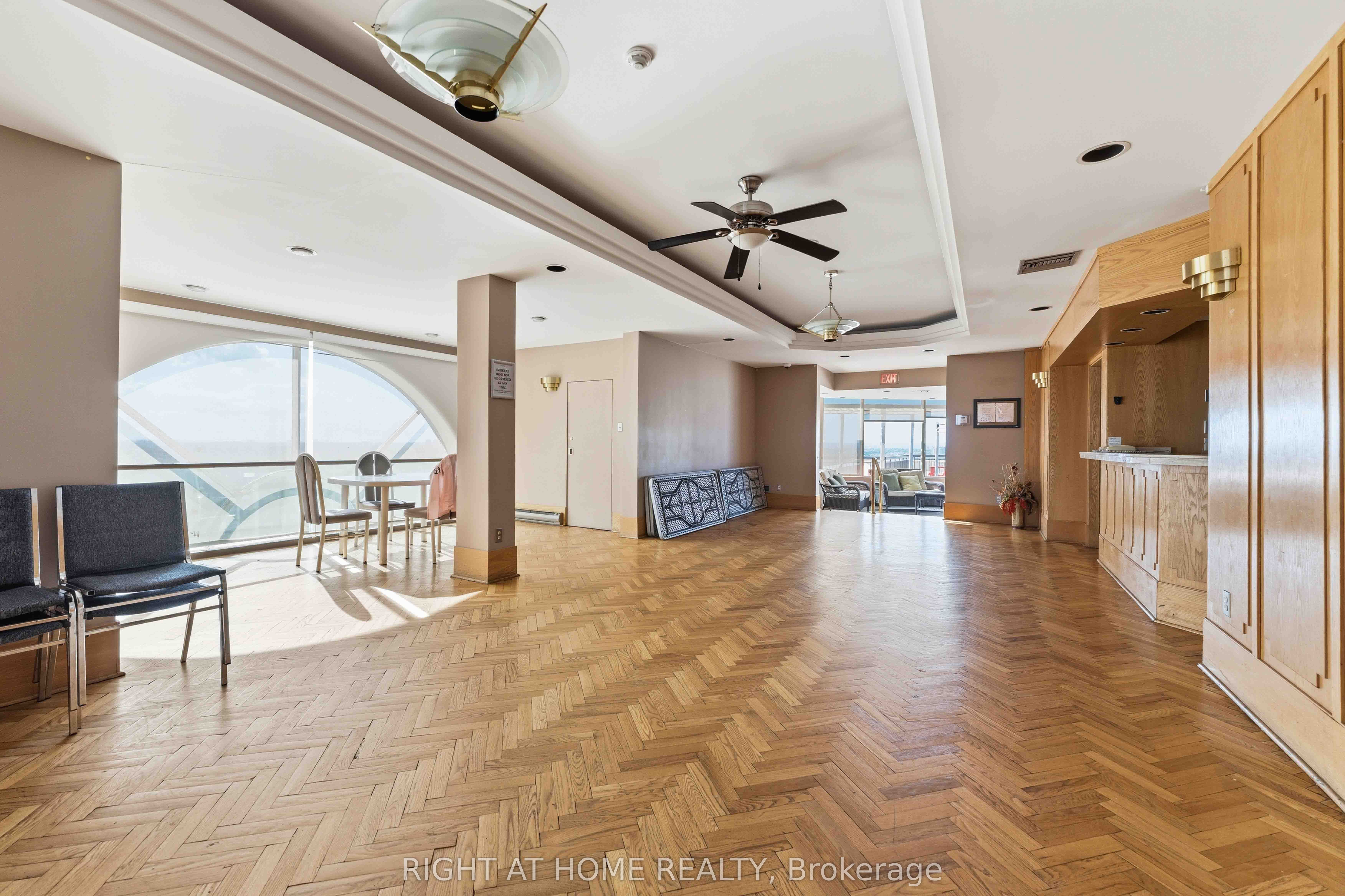 2759 Carousel Crescent 911, Blossom Park - Airport and Area, ON K1T 2N5 photo 5