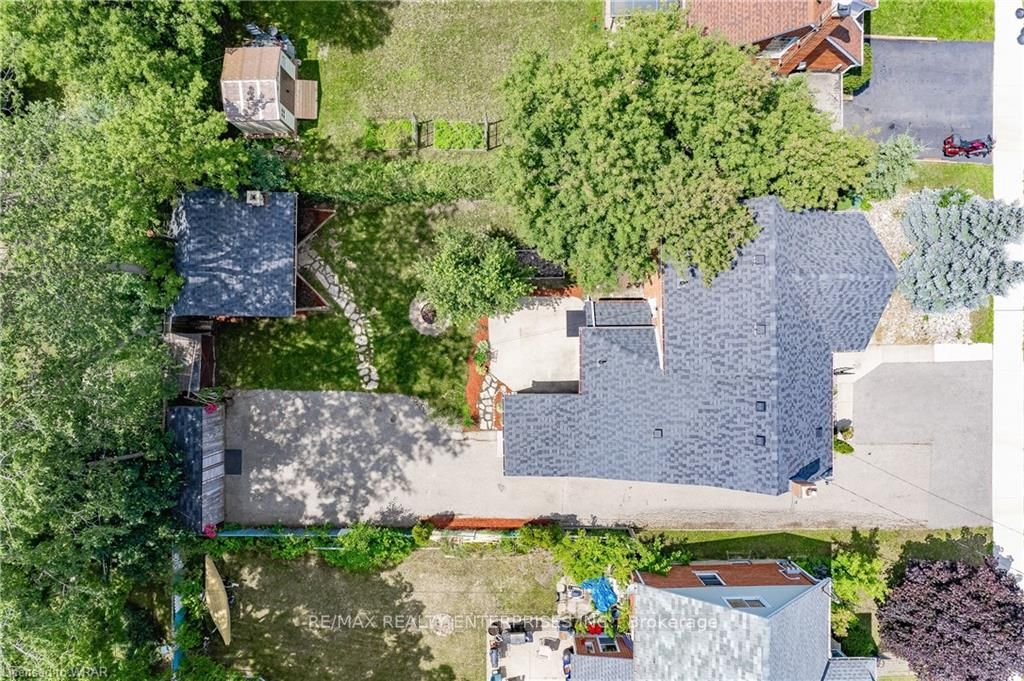 557 Stirling Avenue S Main, Kitchener, ON N2M 3J5 photo 3