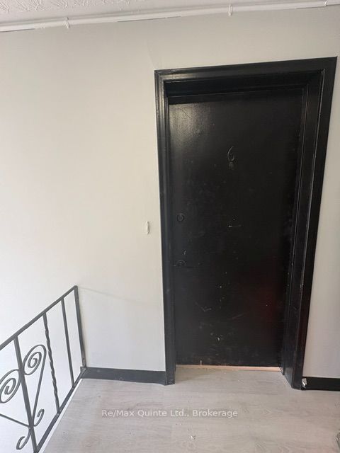 174 Queen Street 6, Quinte West, ON K8V 4Y6 photo 3