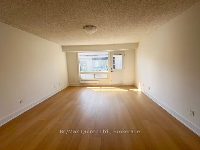 174 Queen Street 6, Quinte West, ON K8V 4Y6 photo 4