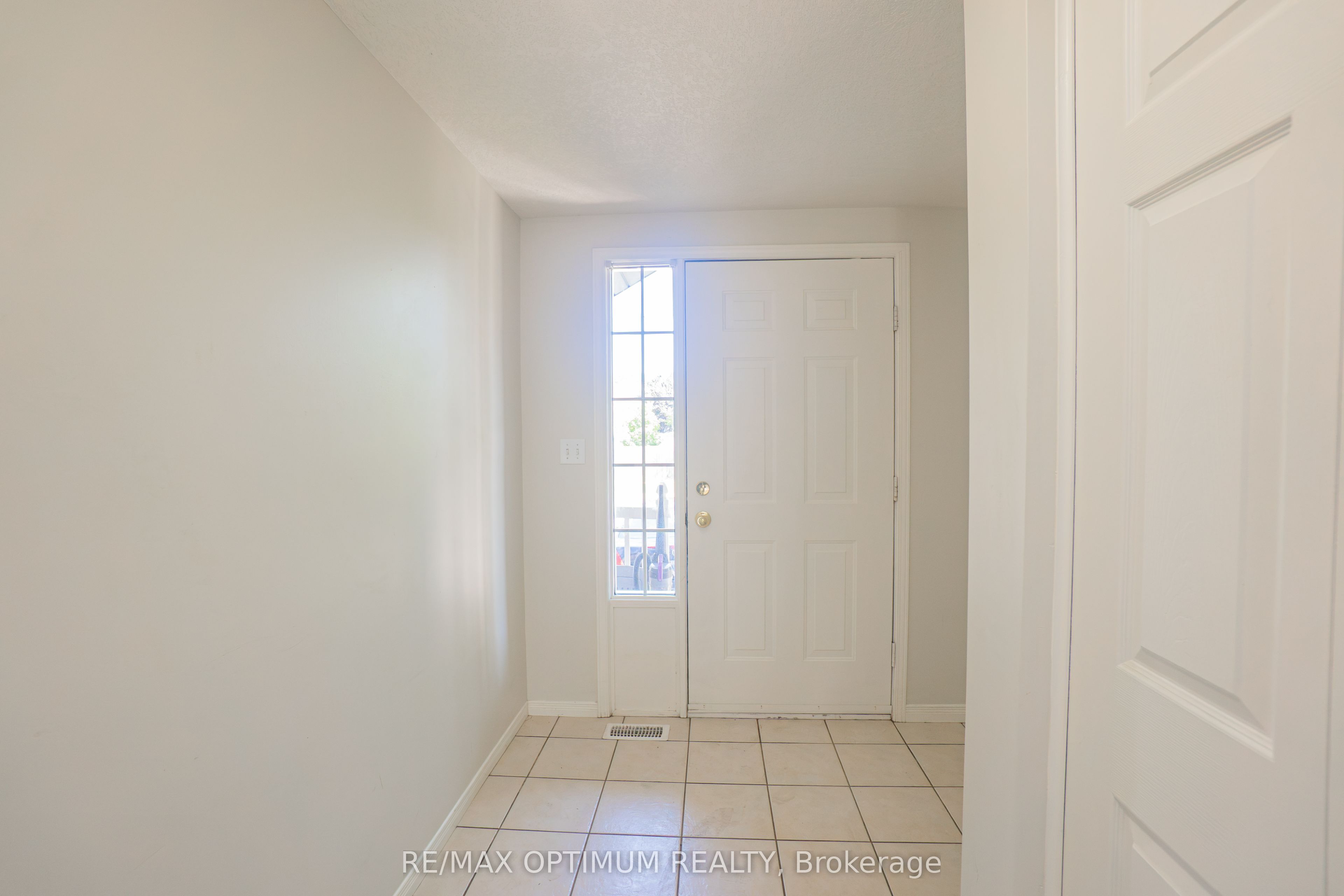 139 Activa Avenue, Kitchener, ON N2E 3T3 photo 3