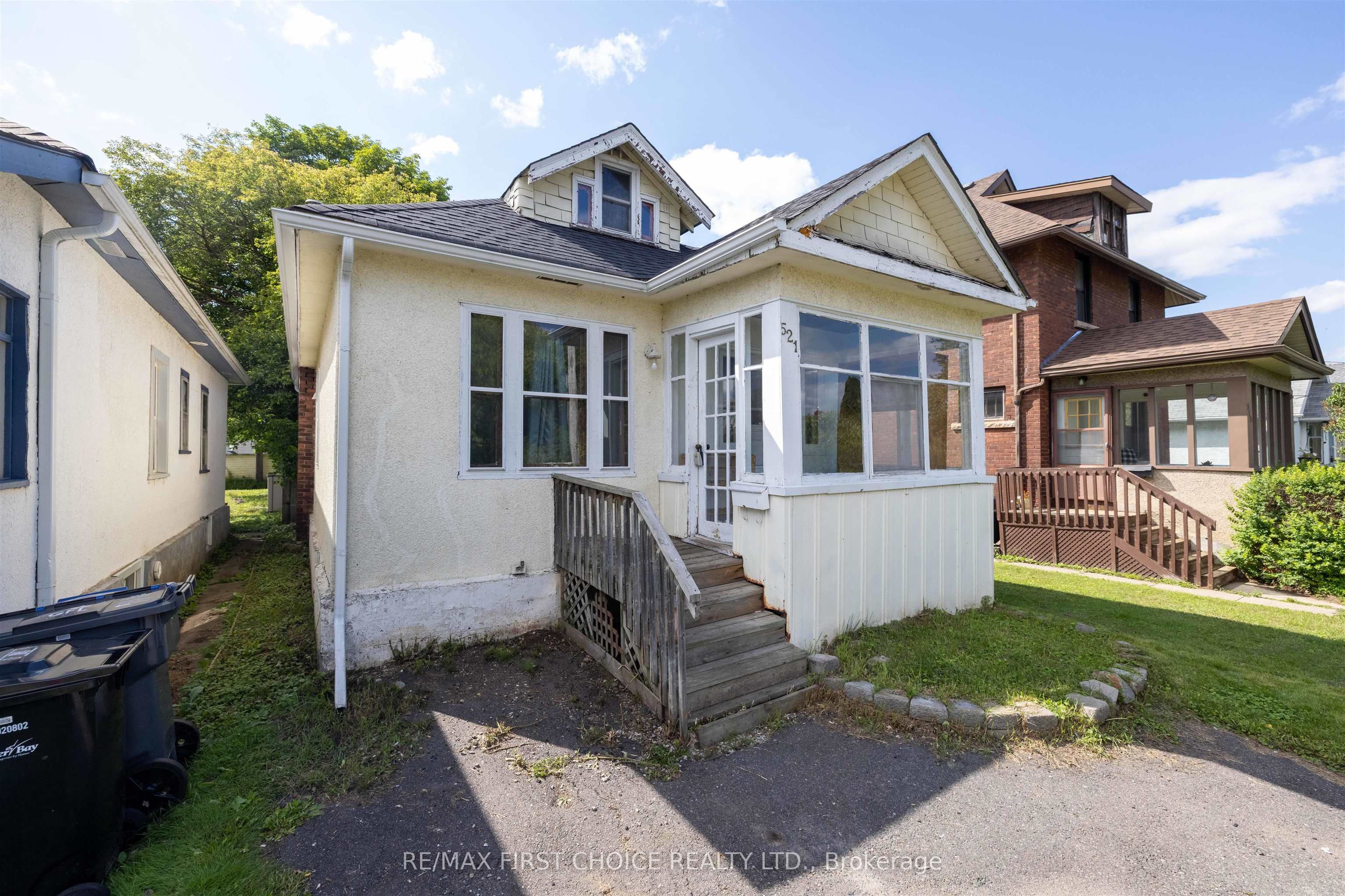 521 Vickers Street S, Thunder Bay, ON P7E 1K1
