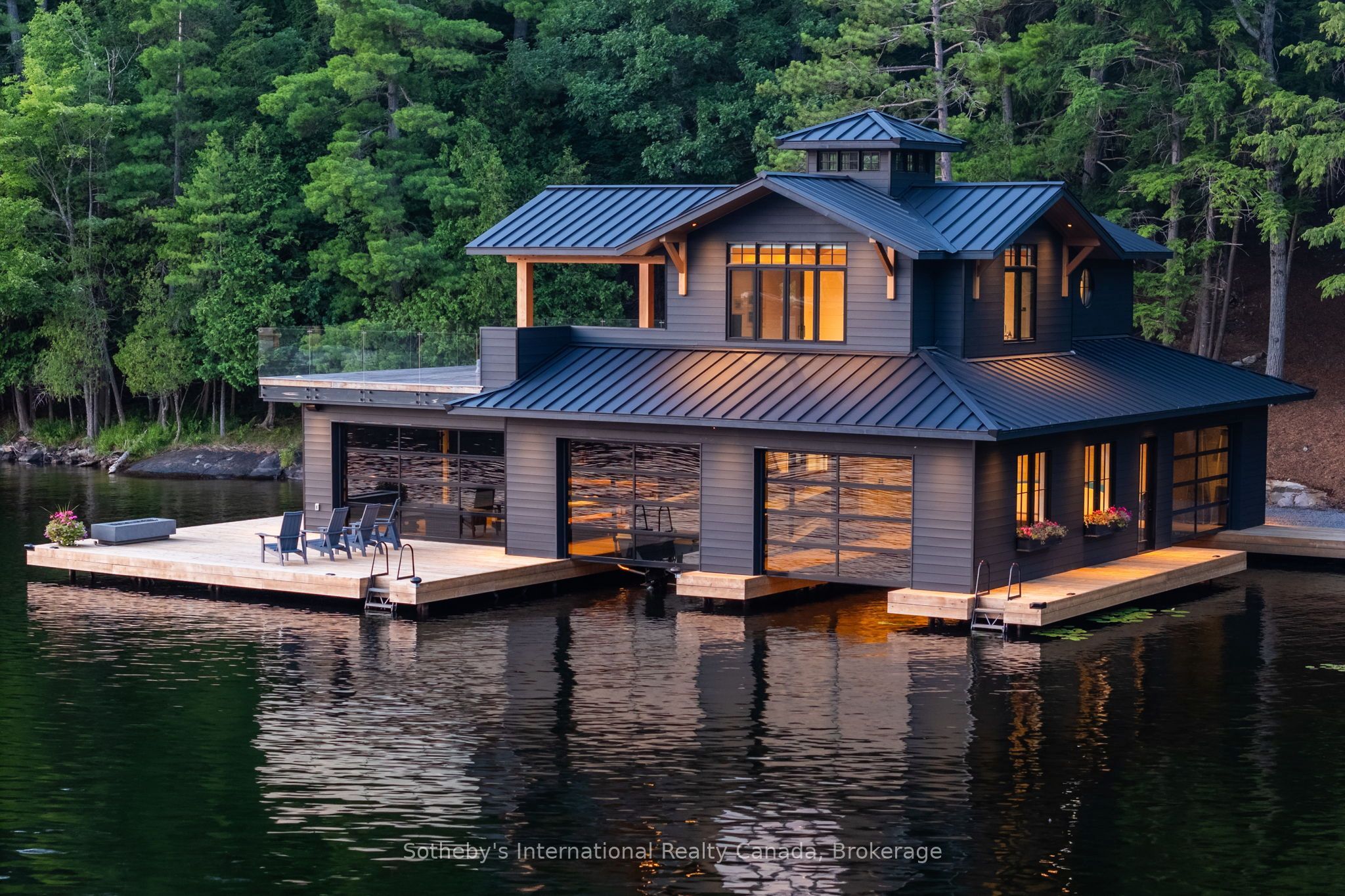 1097 Armstrong Point Road, Muskoka Lakes, ON P0B 1J0 photo 2