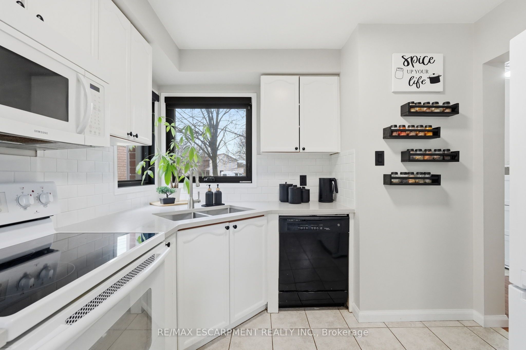 6 WOODCROFT Crescent, Hamilton, ON L8B 0H1 photo 5