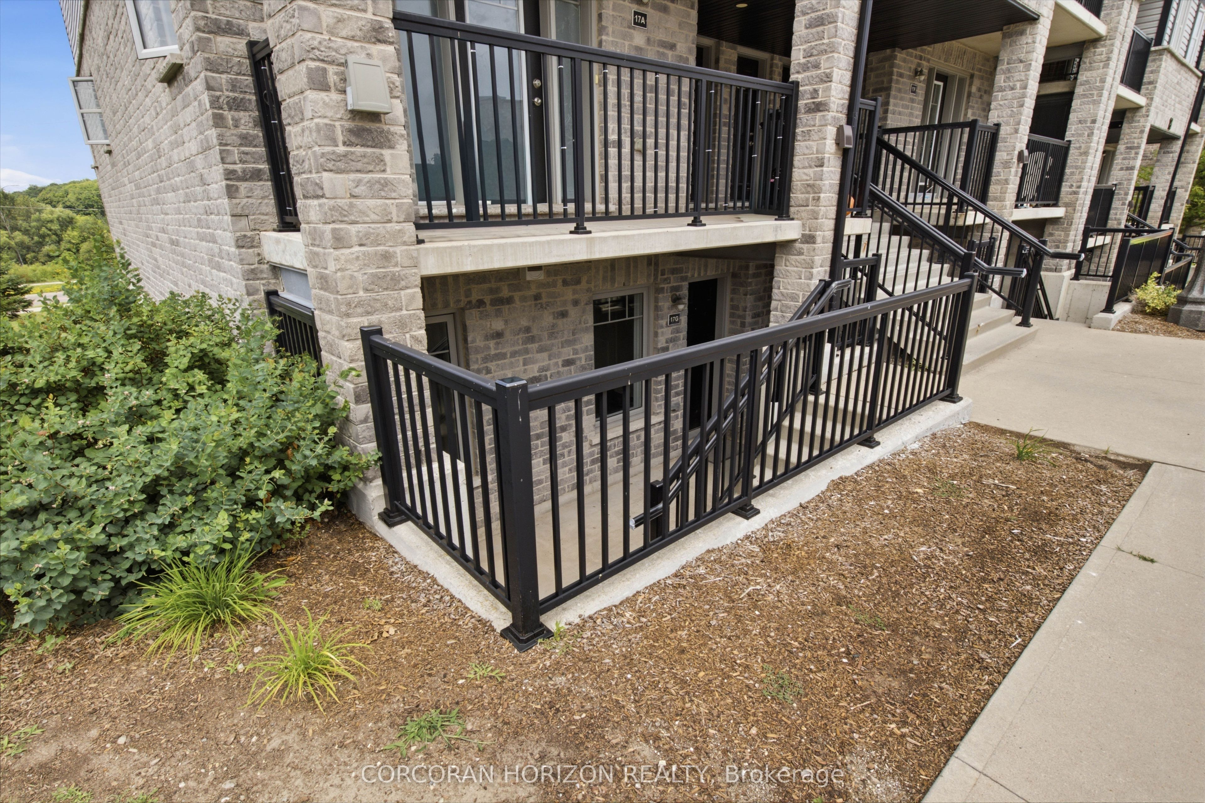 1989 Ottawa Street S 17G, Kitchener, ON N2E 0G7 photo 4