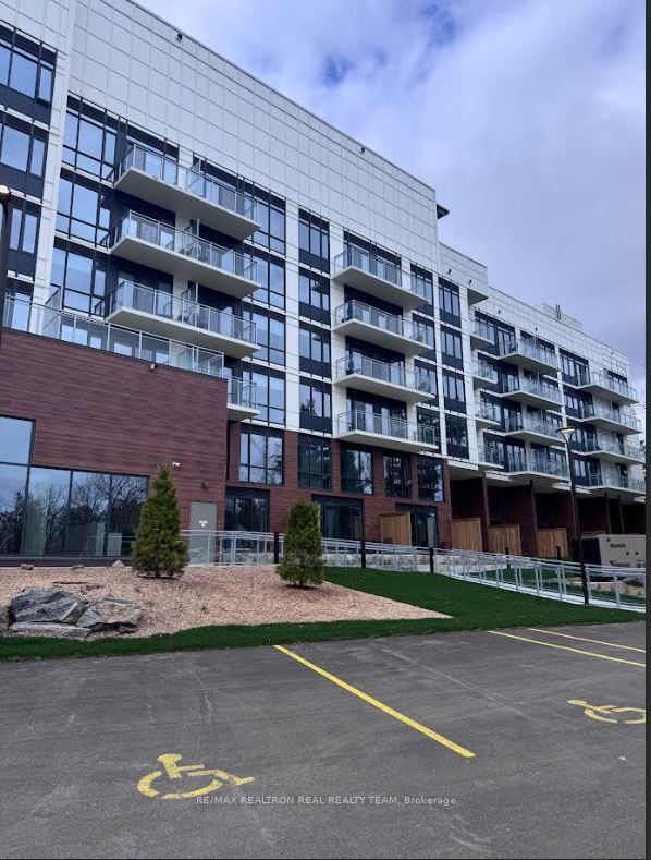 100 Carrick Trail 412, Gravenhurst, ON P1P 1T9