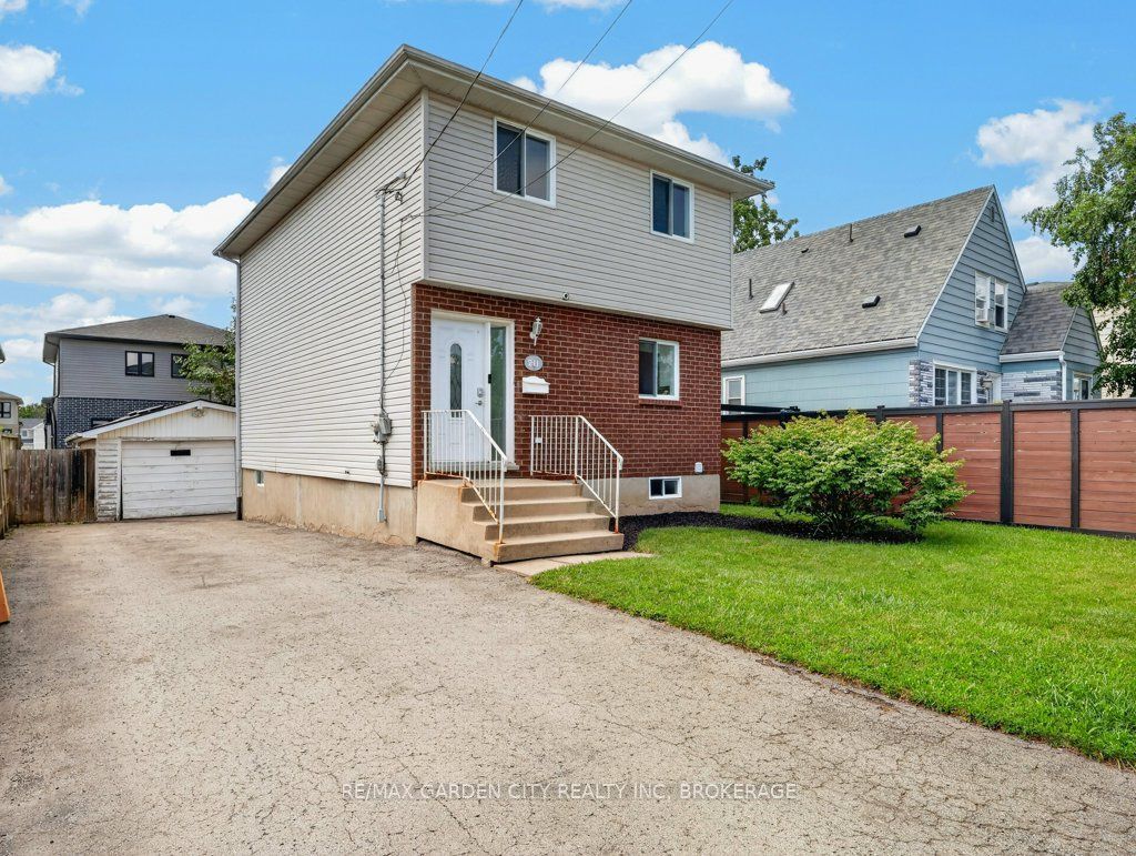 211 Morton Street S, Thorold, ON L2V 1C8 photo 2