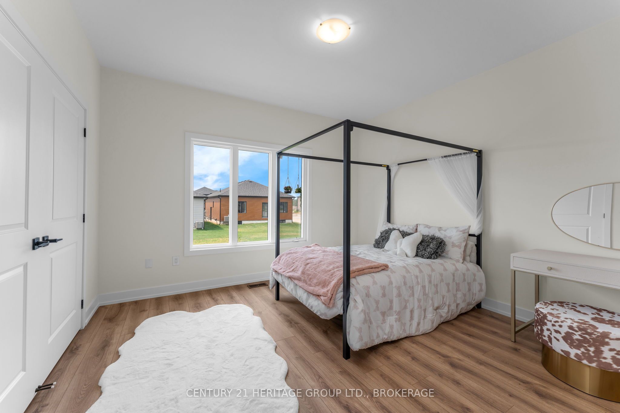 60 Dusenbury Drive, Loyalist, ON K0H 2H0 photo 4