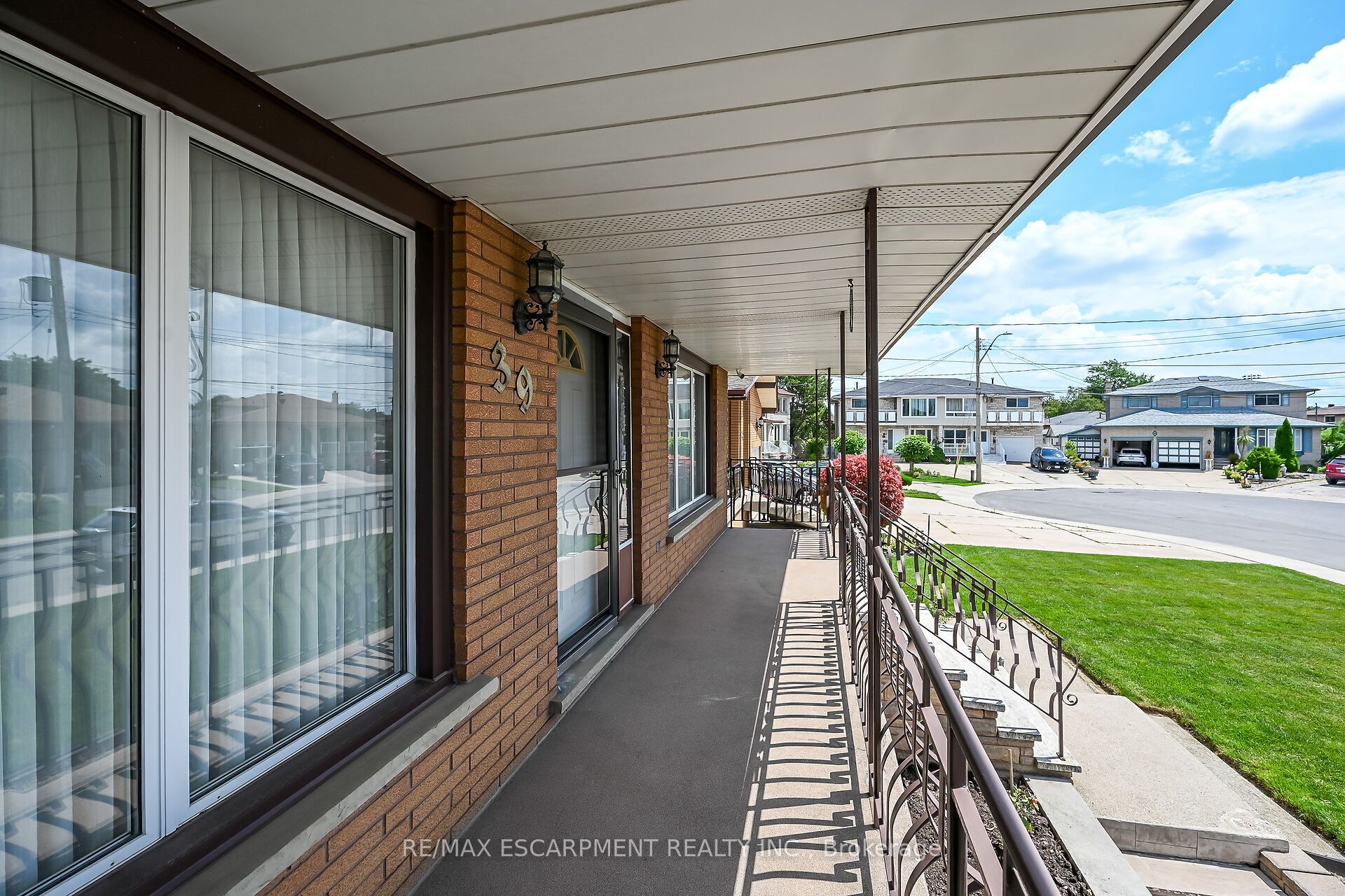 39 Algonquin Court, Hamilton, ON L8T 4T2 photo 3