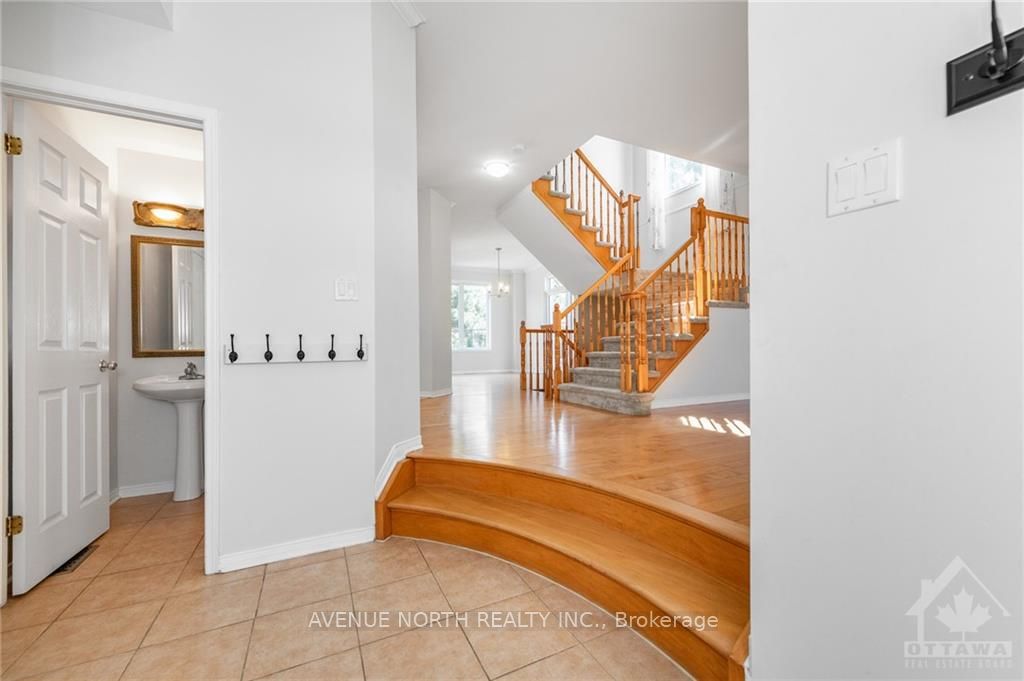 2370 Le Ruisseau Circle, Orleans - Convent Glen and Area, ON K1W 1K8 photo 3
