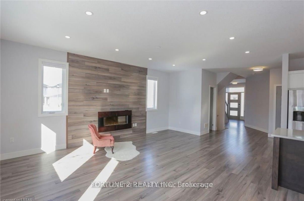 1877 Foxridge Crescent, London North, ON N6G 0L7 photo 4