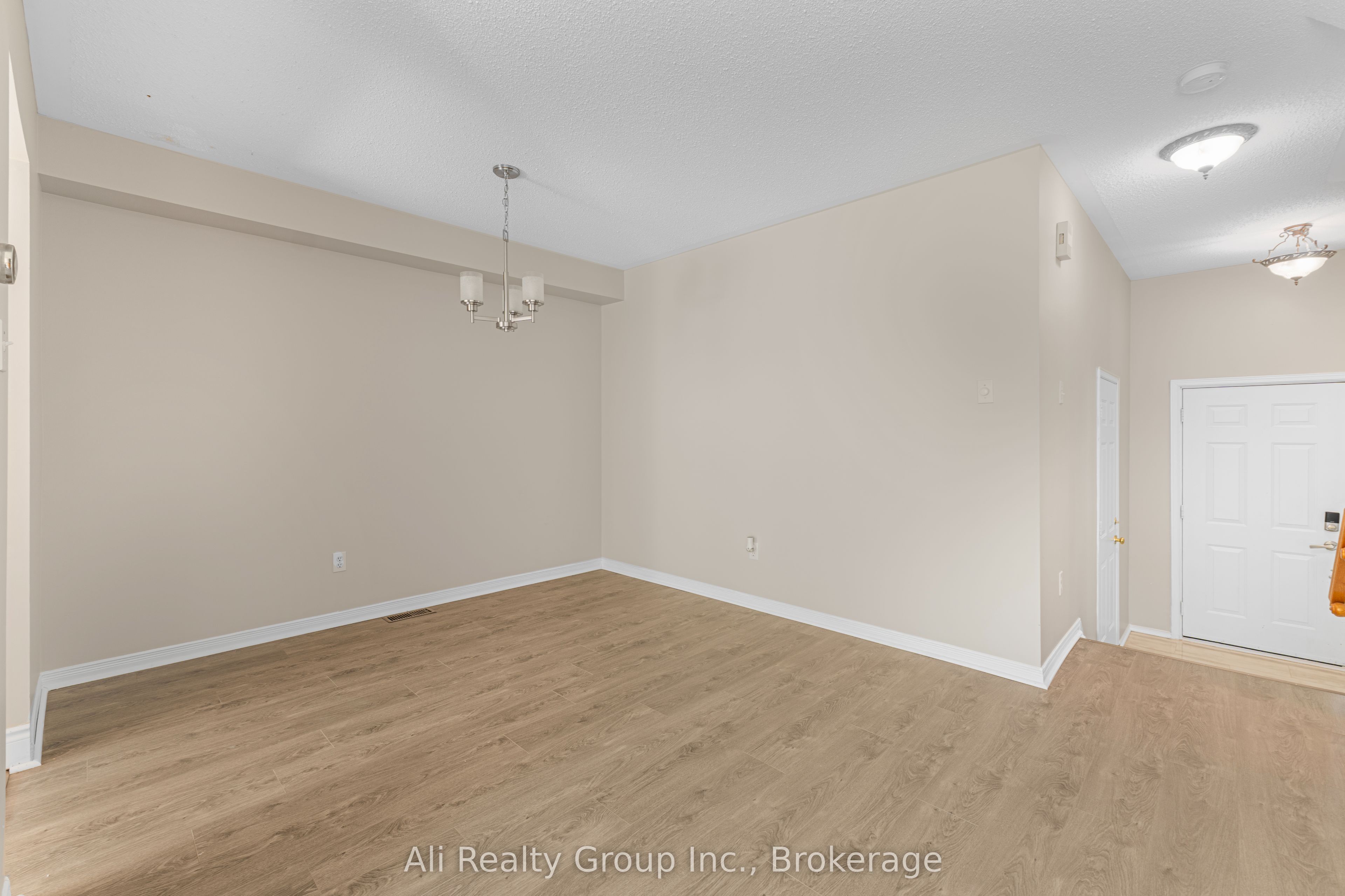 68 Piper Crescent, Kanata, ON K2K 2S9 photo 4