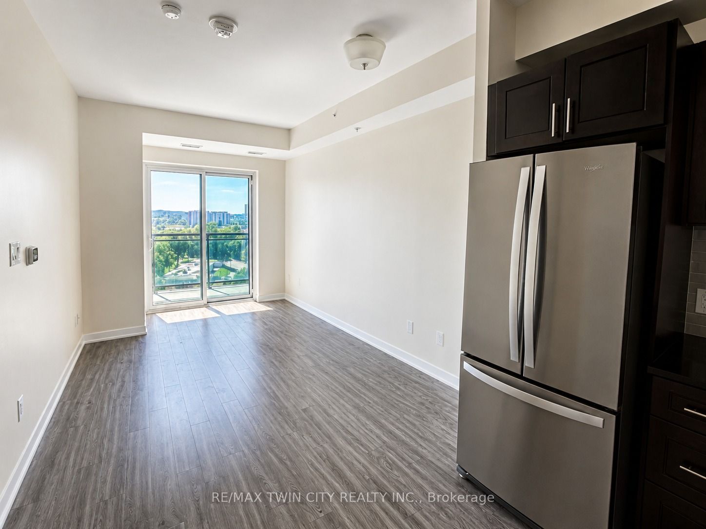 128 King Street 1505, Waterloo, ON N2J 2X9 photo 3