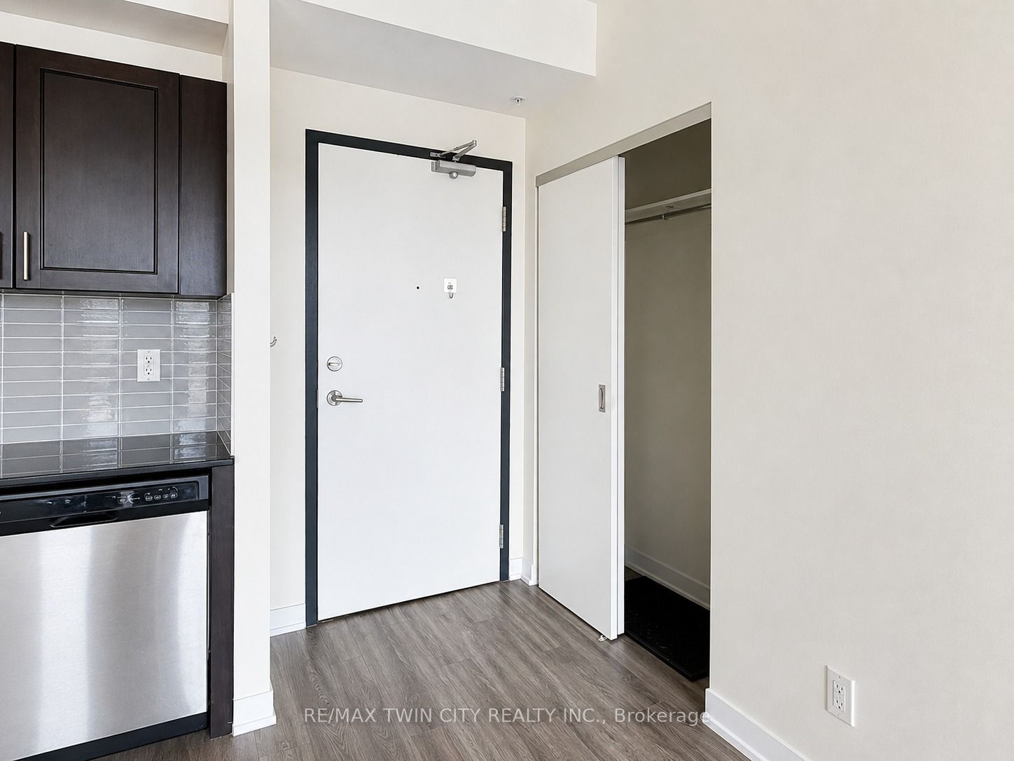 128 King Street 1505, Waterloo, ON N2J 2X9 photo 4