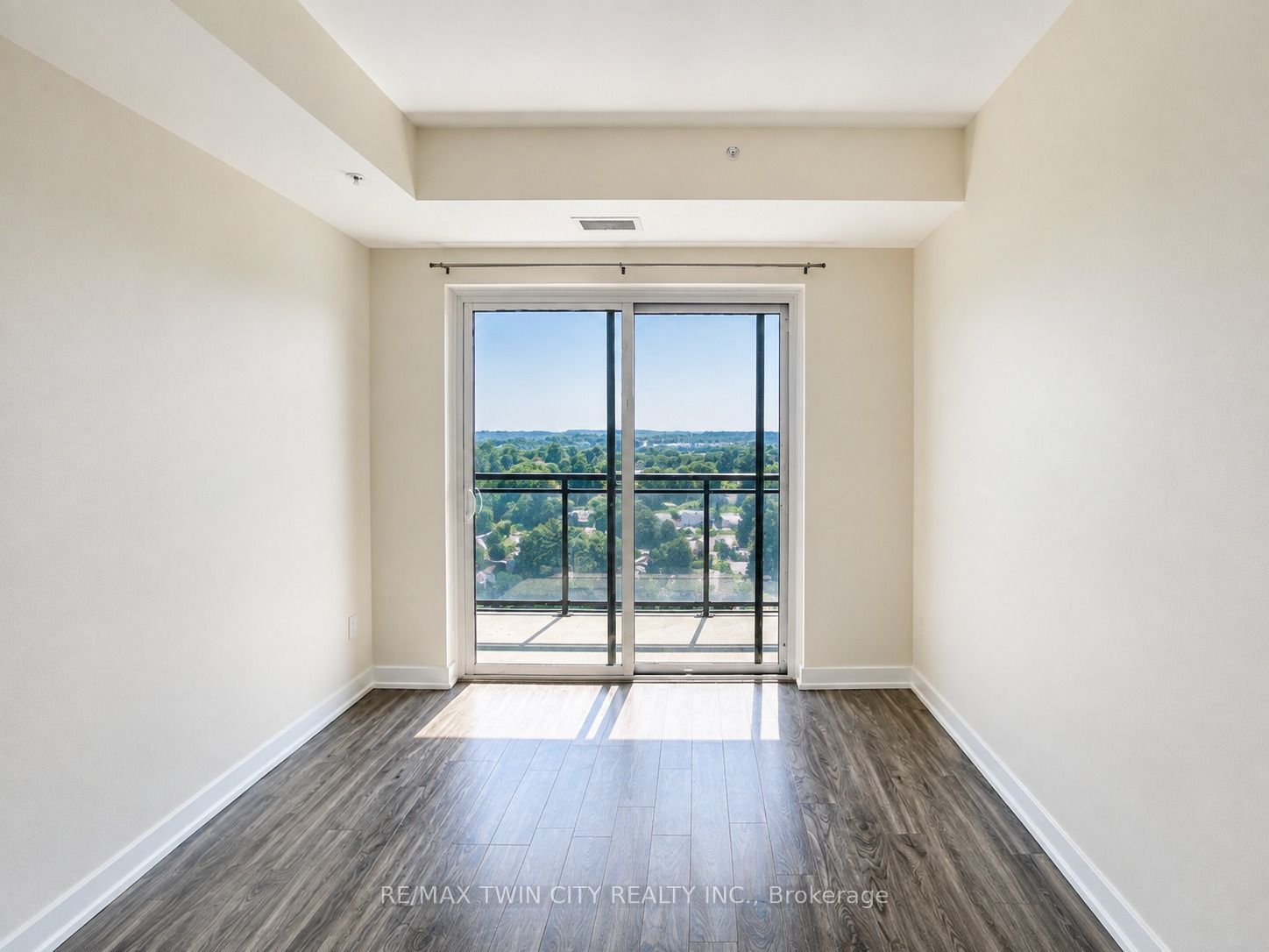 128 King Street 1505, Waterloo, ON N2J 2X9 photo 5