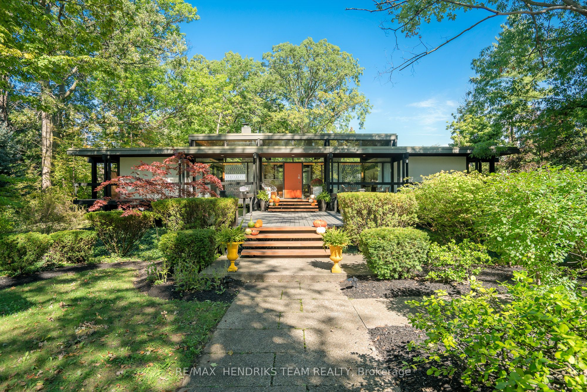 15 WOOD DALE Drive, St. Catharines, ON L2T 1Y9