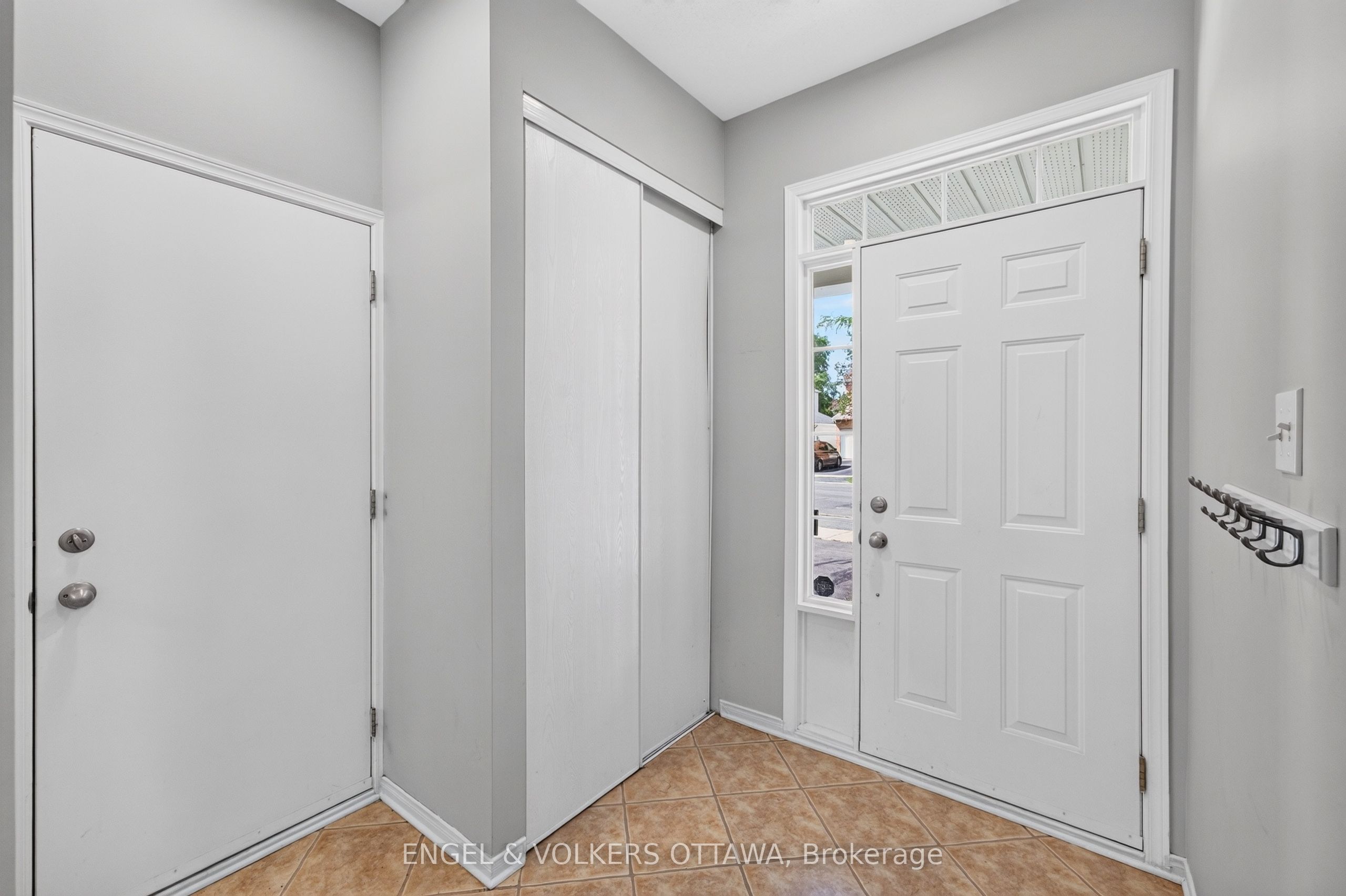 2123 Esprit Drive, Orleans - Cumberland and Area, ON K4A 4K2 photo 3
