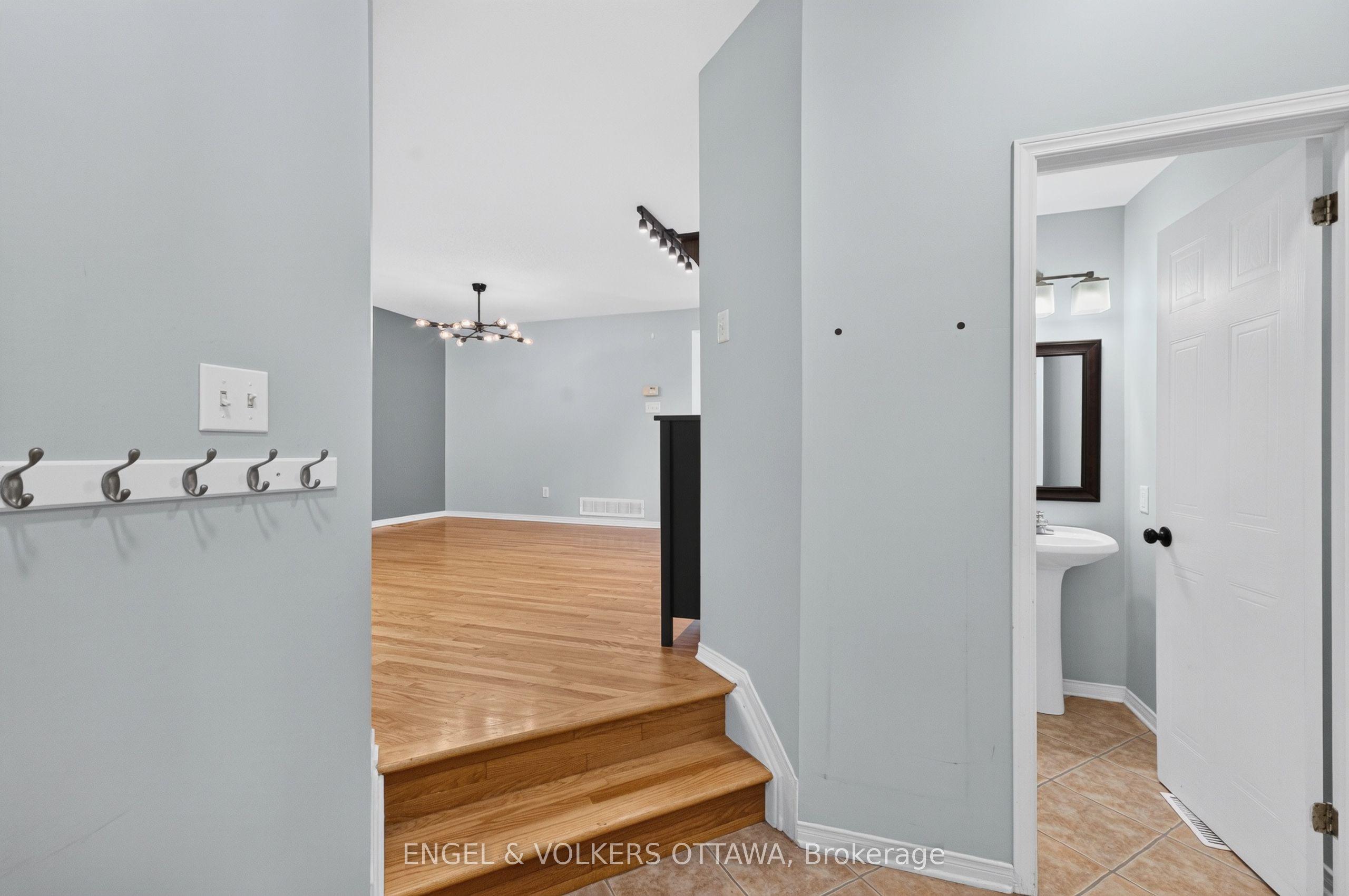 2123 Esprit Drive, Orleans - Cumberland and Area, ON K4A 4K2 photo 4