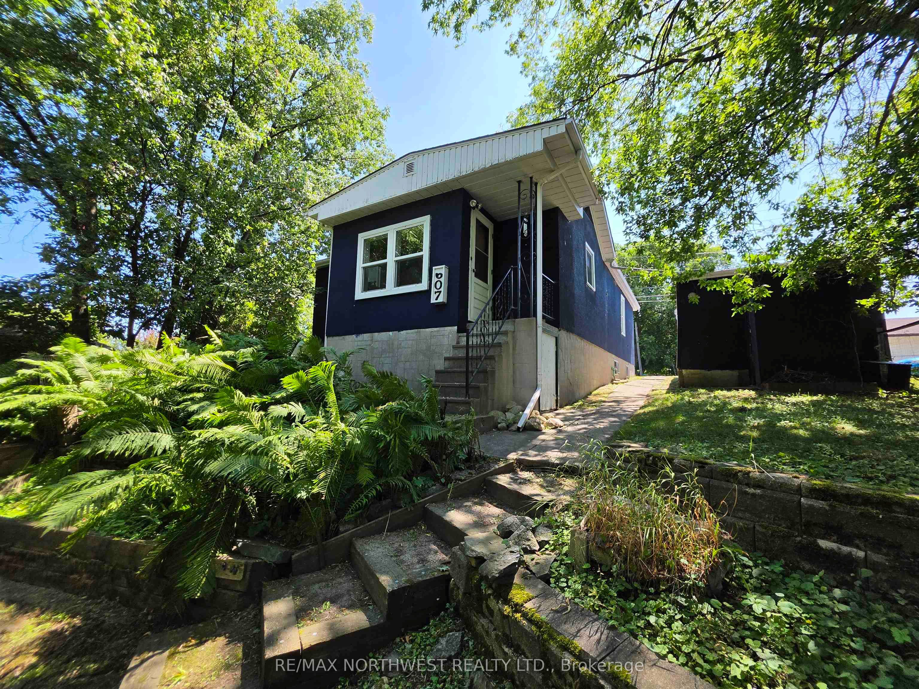 607 First Street South, Kenora, ON P9N 1E1
