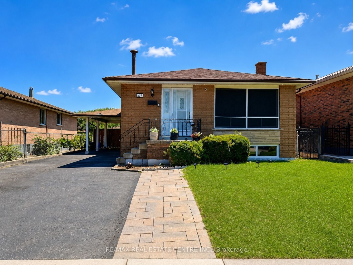 207 Mount Albion Road, Hamilton, ON L8K 6K1