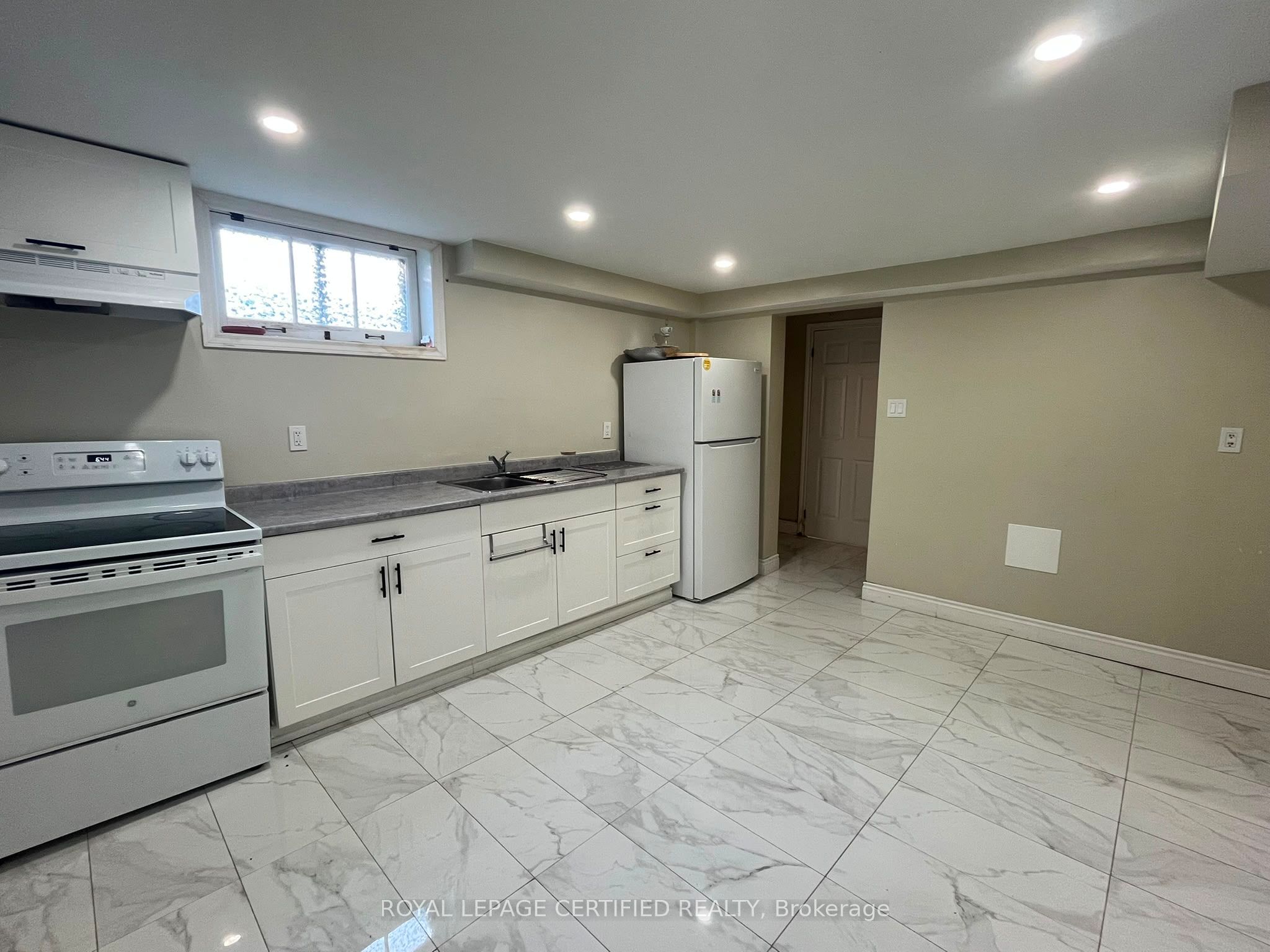 848 Garth Street Bsmt, Hamilton, ON L9C 4K8 photo 5