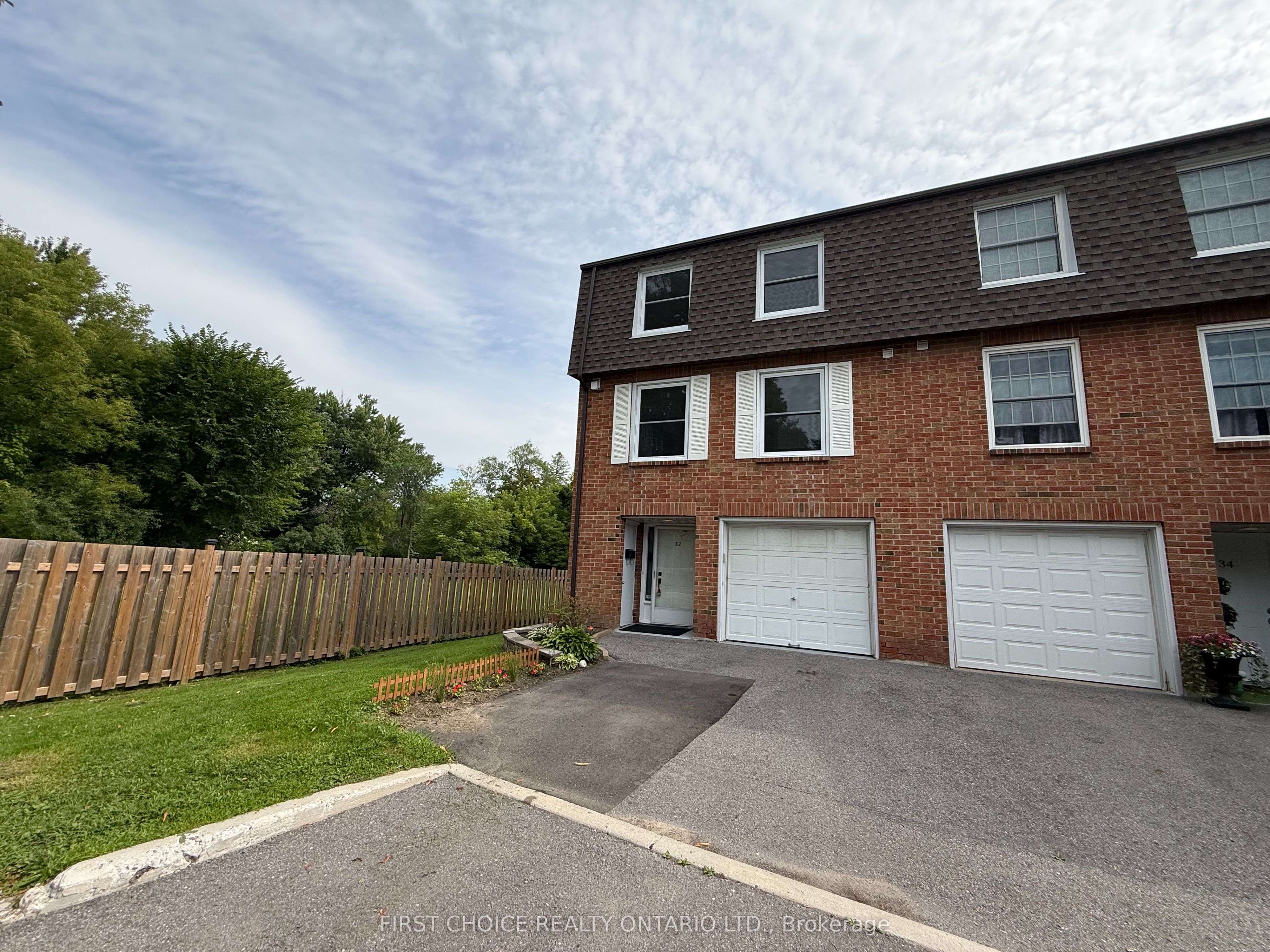 32 Appleby Private N, Mooneys Bay - Carleton Heights and Area, ON K2C 3P4