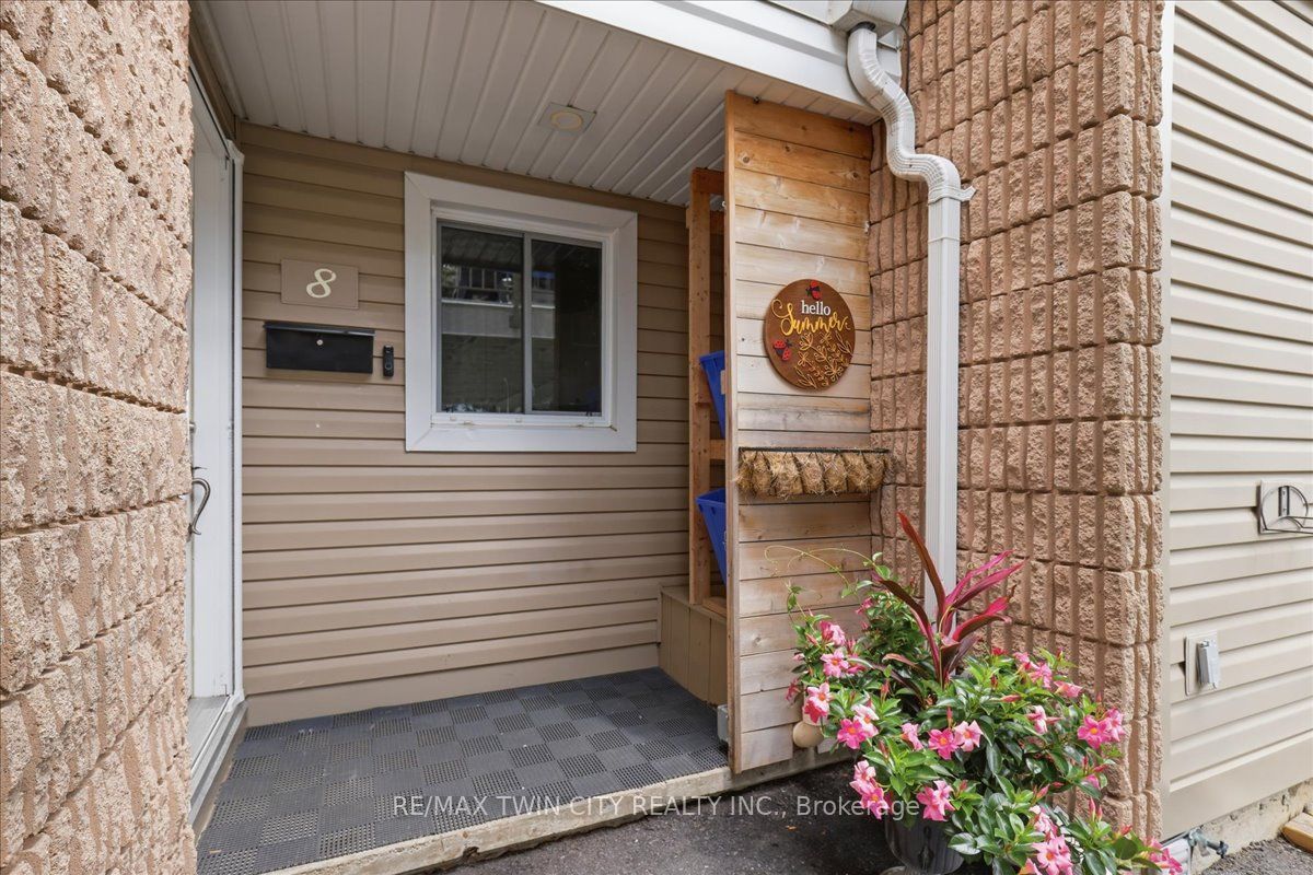 65 GLAMIS Road, Cambridge, ON N1R 6W4 photo 2