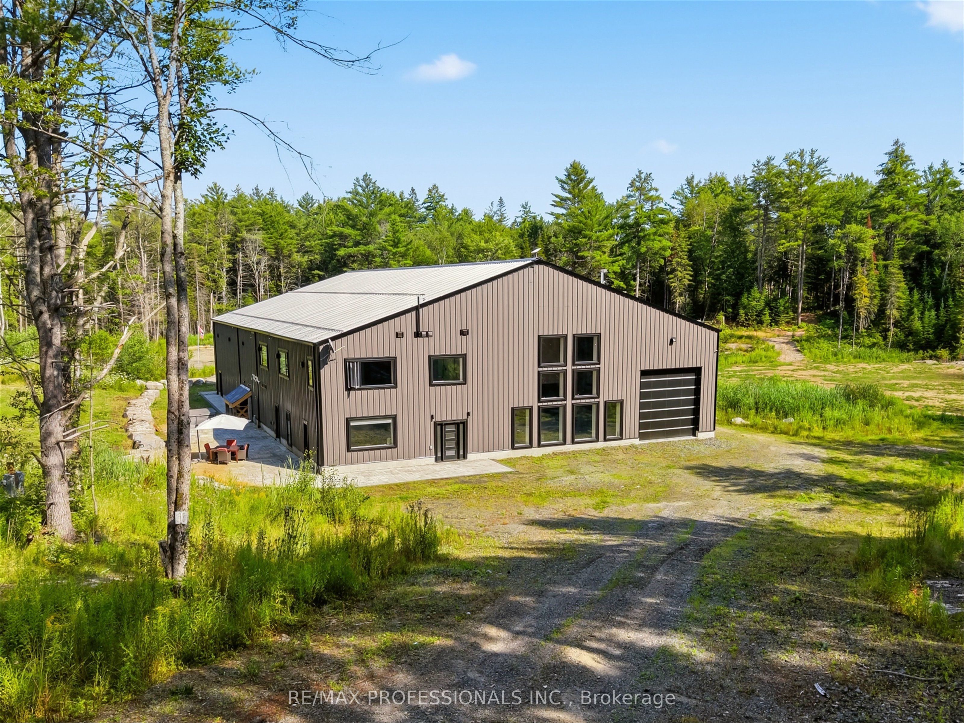 2320 Highway 117, Lake of Bays, ON P0B 1A0