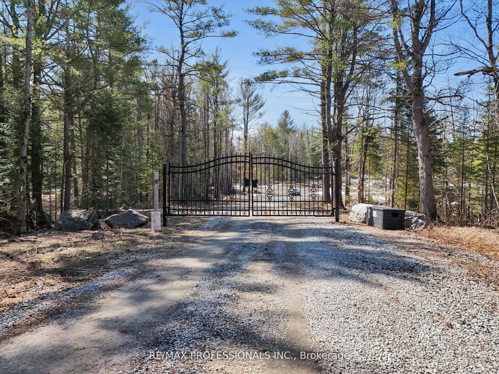 2320 Highway 117, Lake of Bays, ON P0B 1A0 photo 4