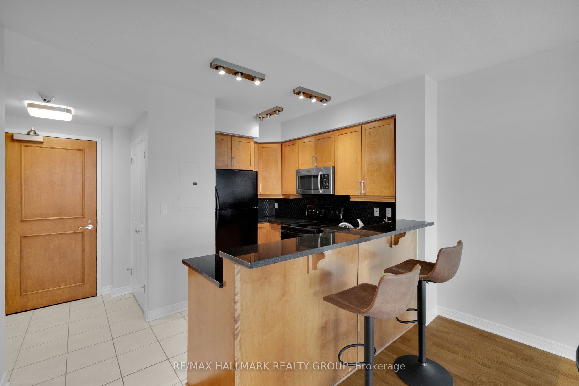 570 Laurier Avenue W 1604, Ottawa Centre, ON K1R 1C8 photo 3