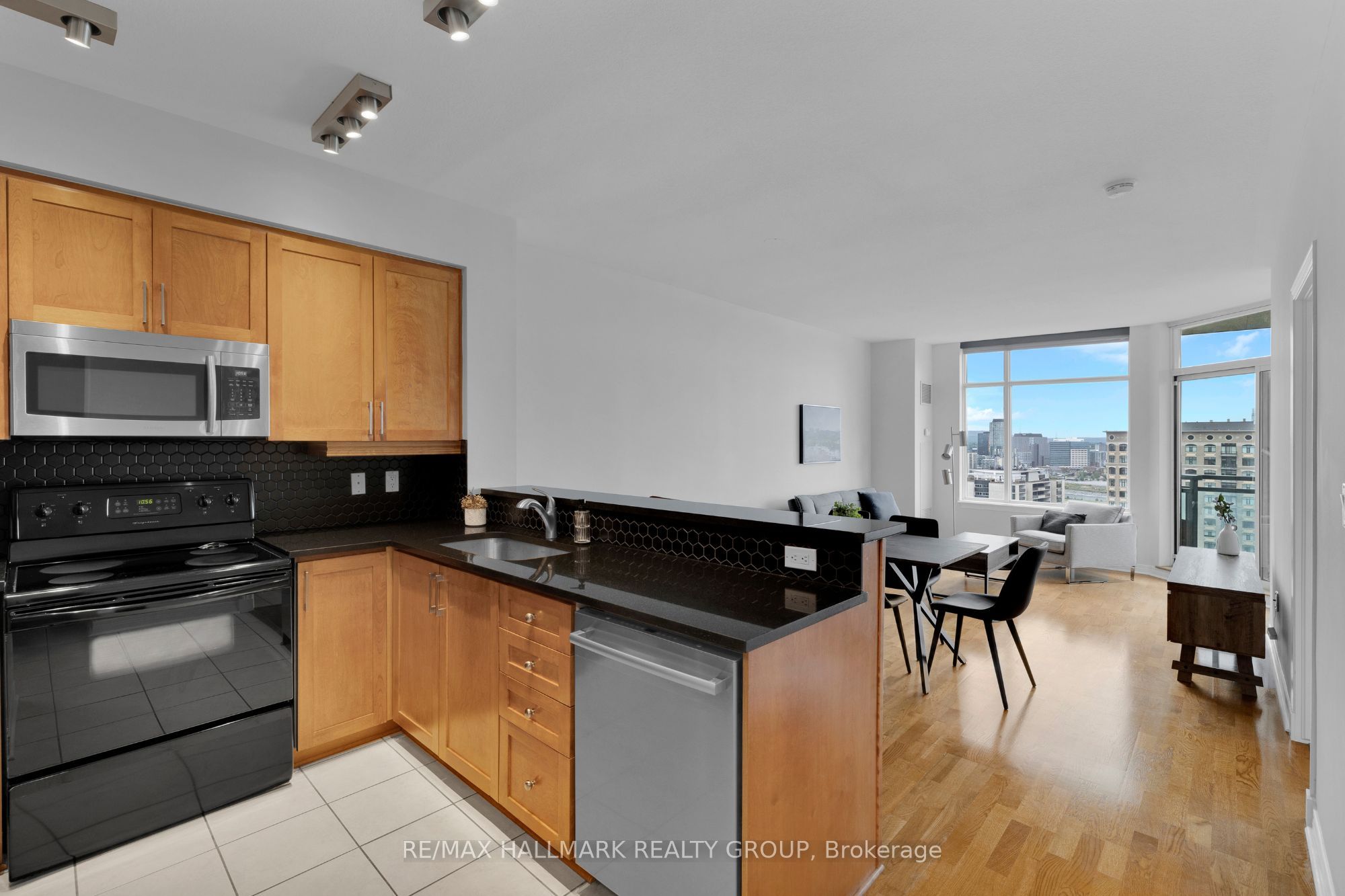 570 Laurier Avenue W 1604, Ottawa Centre, ON K1R 1C8 photo 4