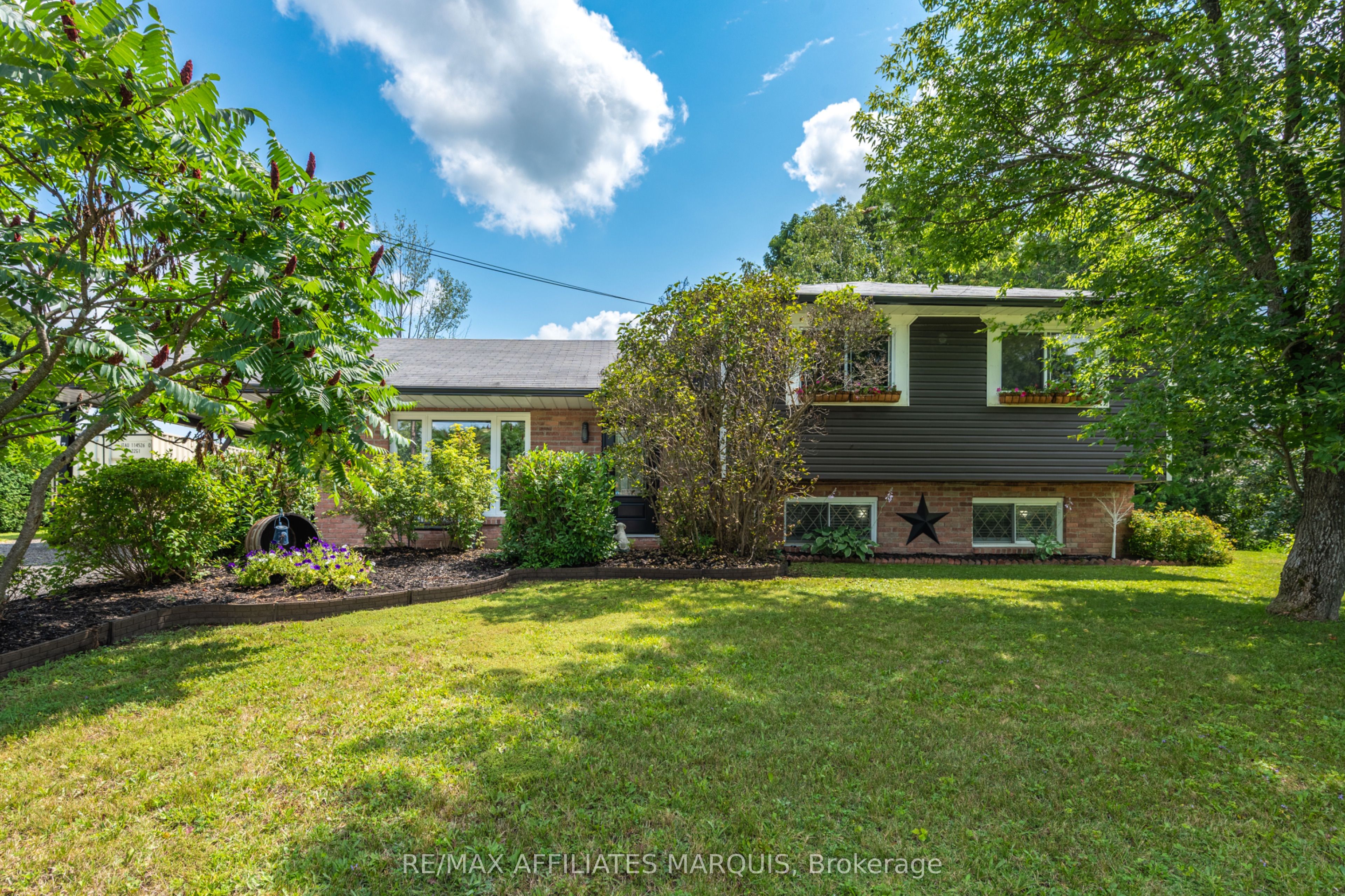 3 Sunset Drive, Rideau Lakes, ON K7A 4S5