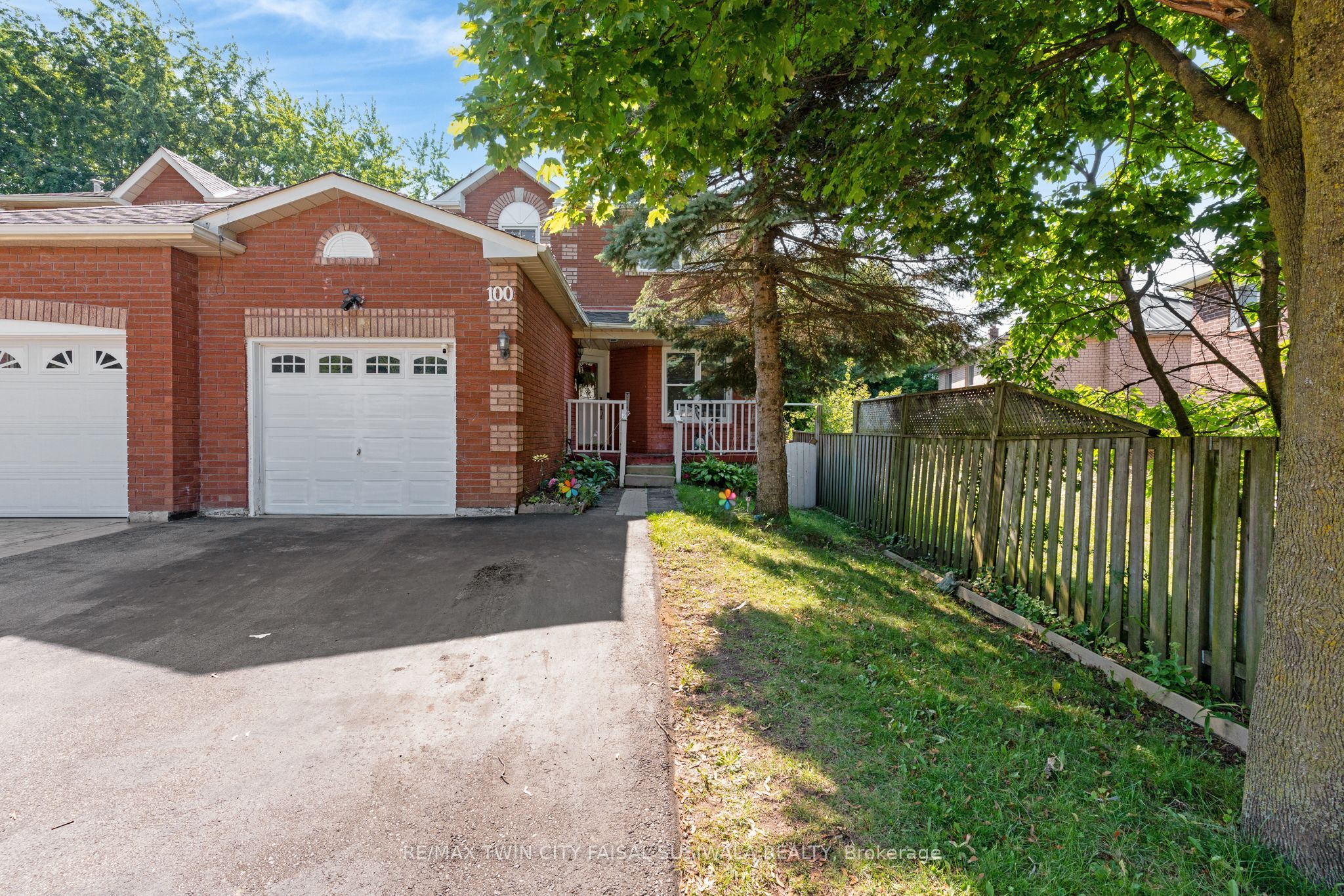 100 Anglerock Drive, Cambridge, ON N1T 1L9 photo 2