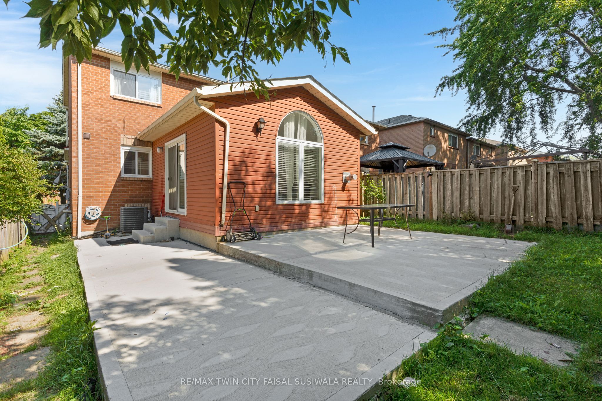 100 Anglerock Drive, Cambridge, ON N1T 1L9 photo 3
