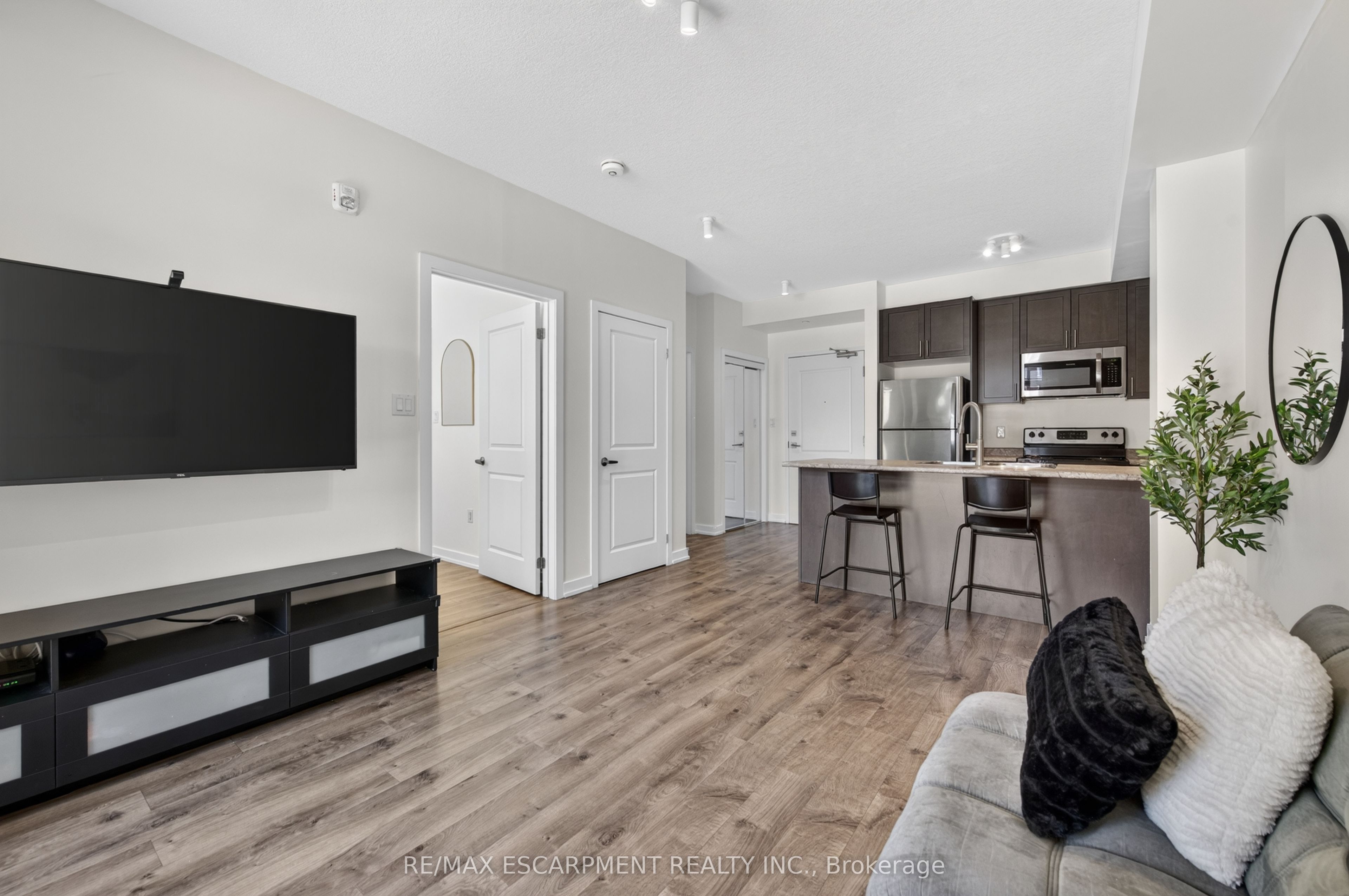 101 Shoreview Place 123, Hamilton, ON L8E 0K2 photo 2