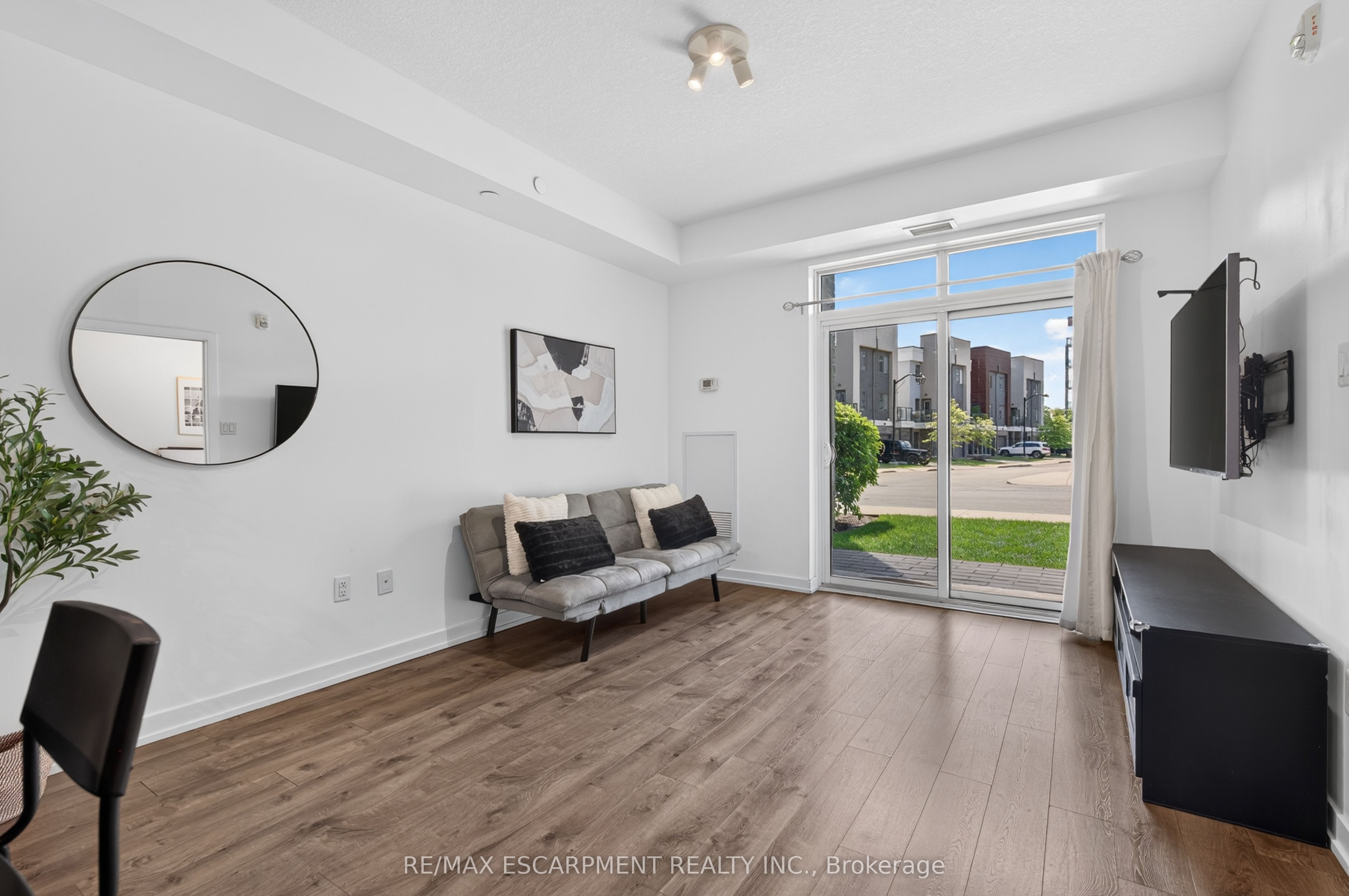 101 Shoreview Place 123, Hamilton, ON L8E 0K2 photo 3