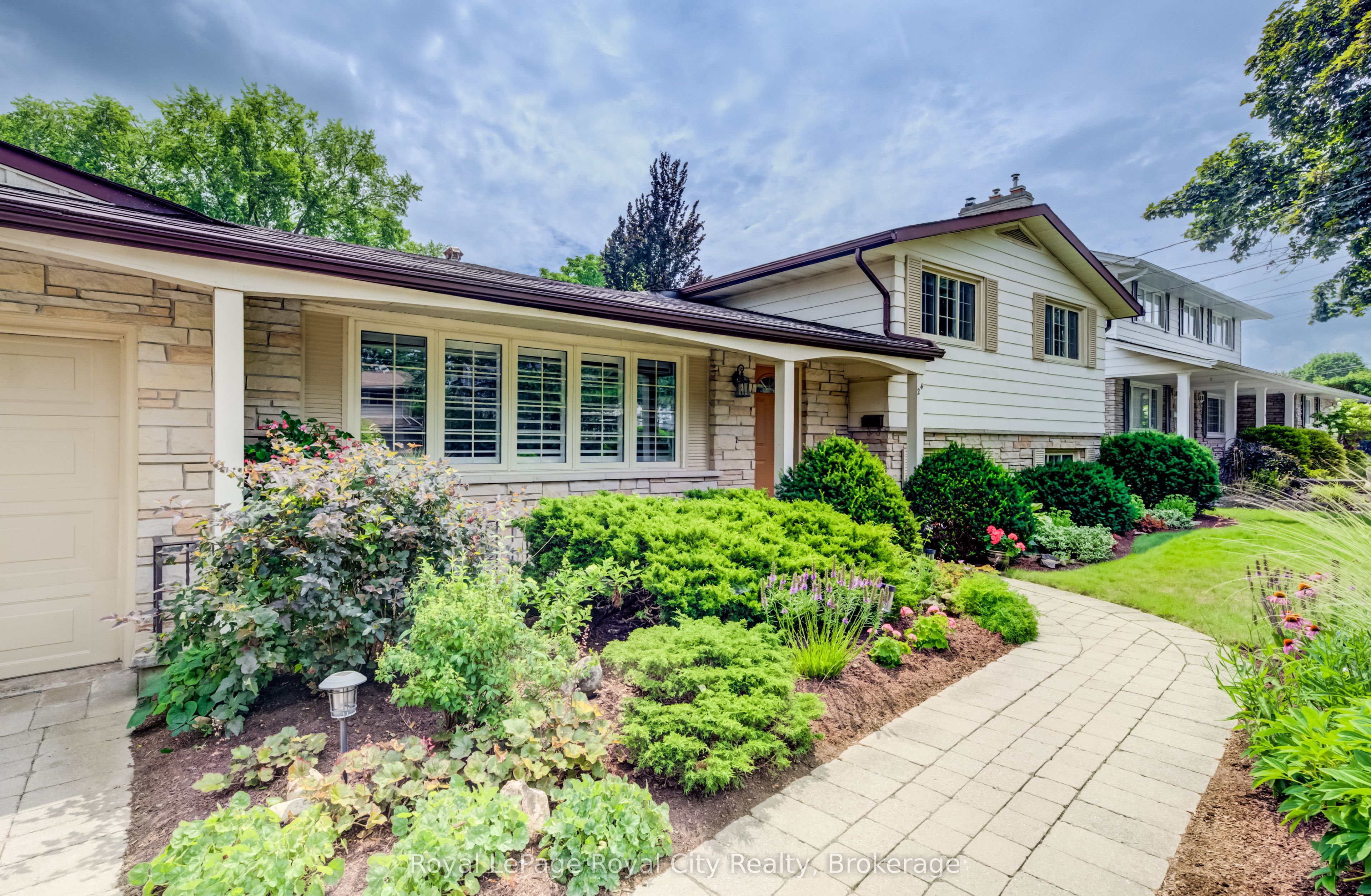 24 Maplewood Drive, Guelph, ON N1G 1L8