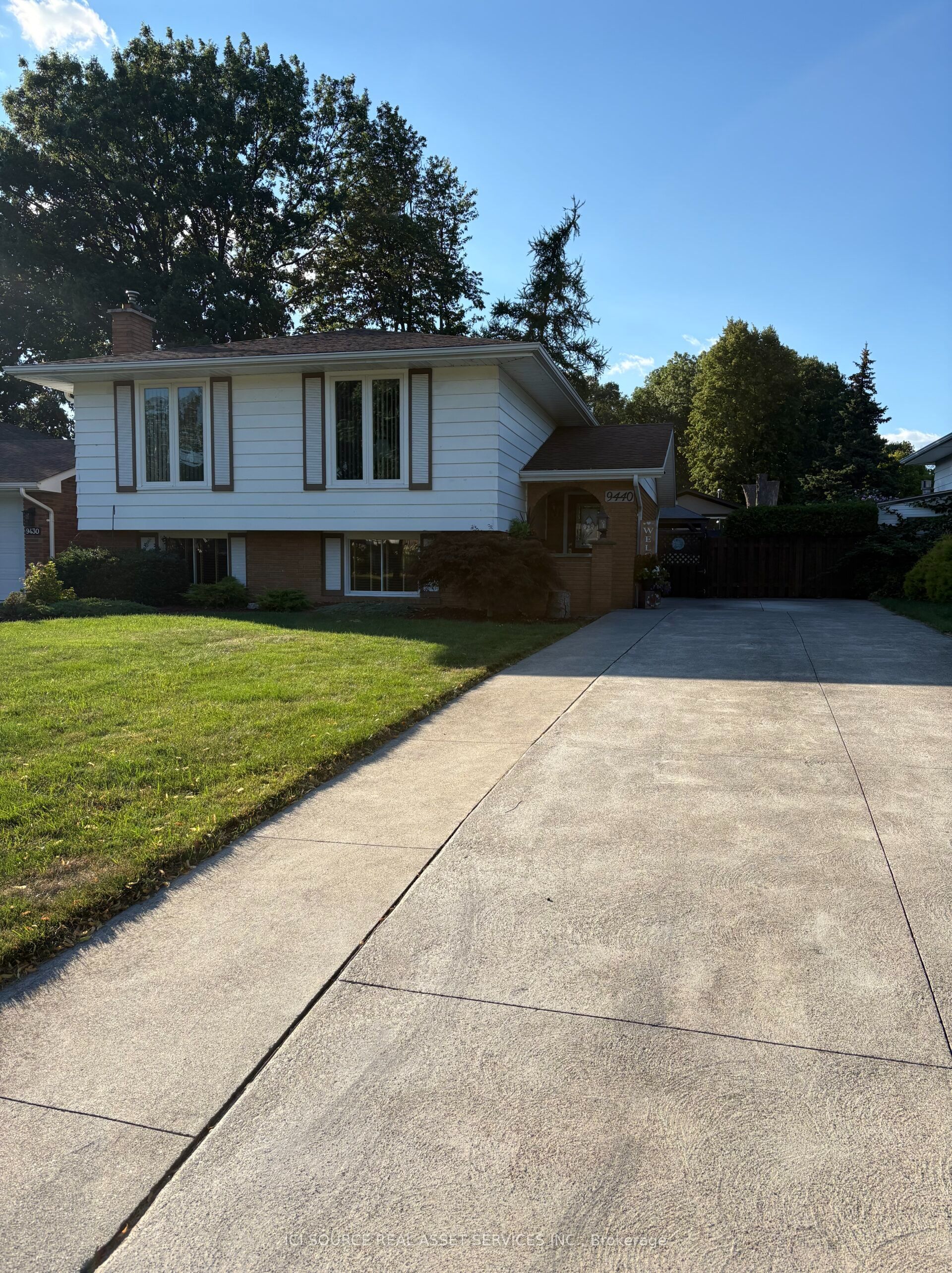 9440 Chestnut Drive, Windsor, ON N8R 1G8