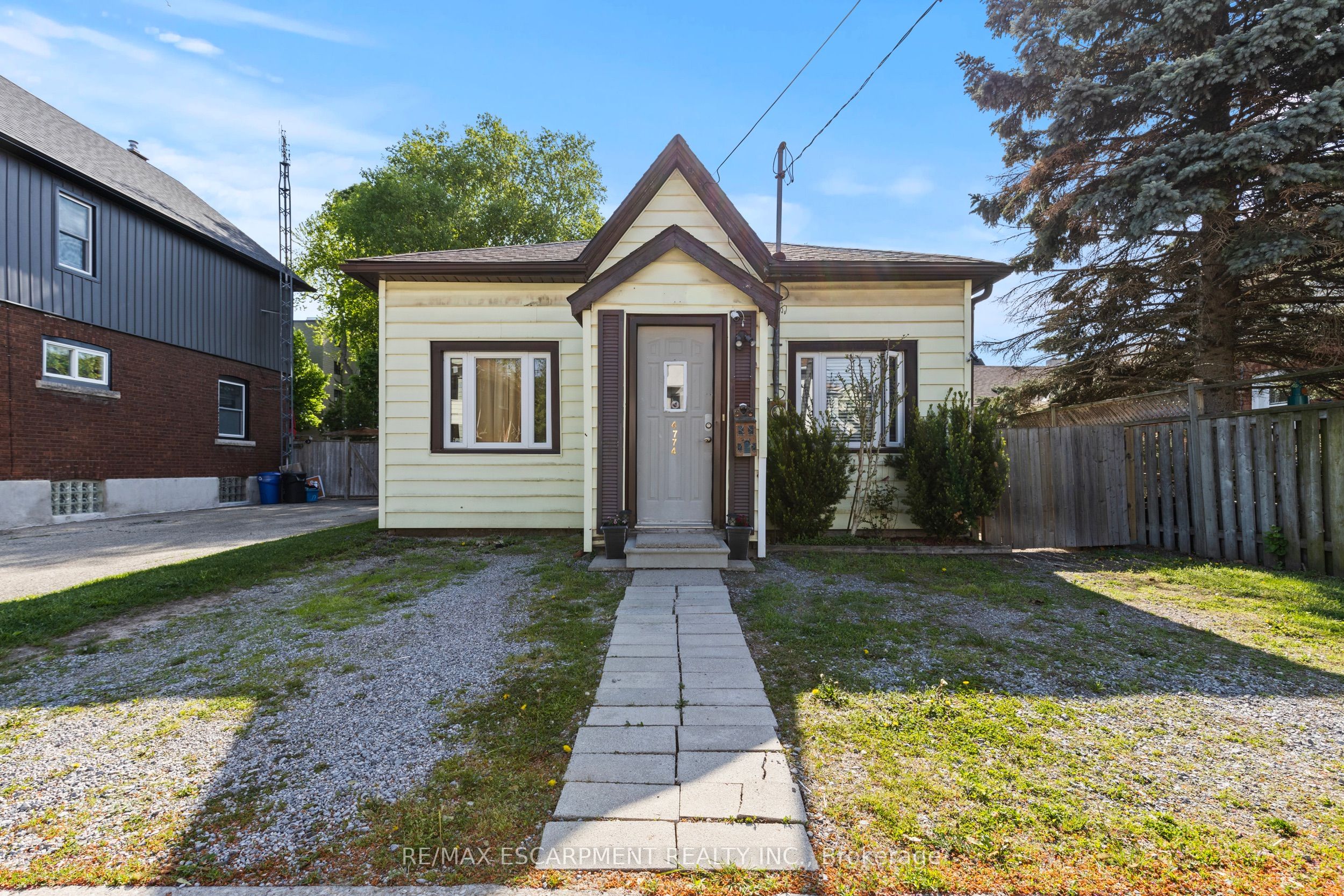 4774 Saint Clair Avenue, Niagara Falls, ON L2E 3T1