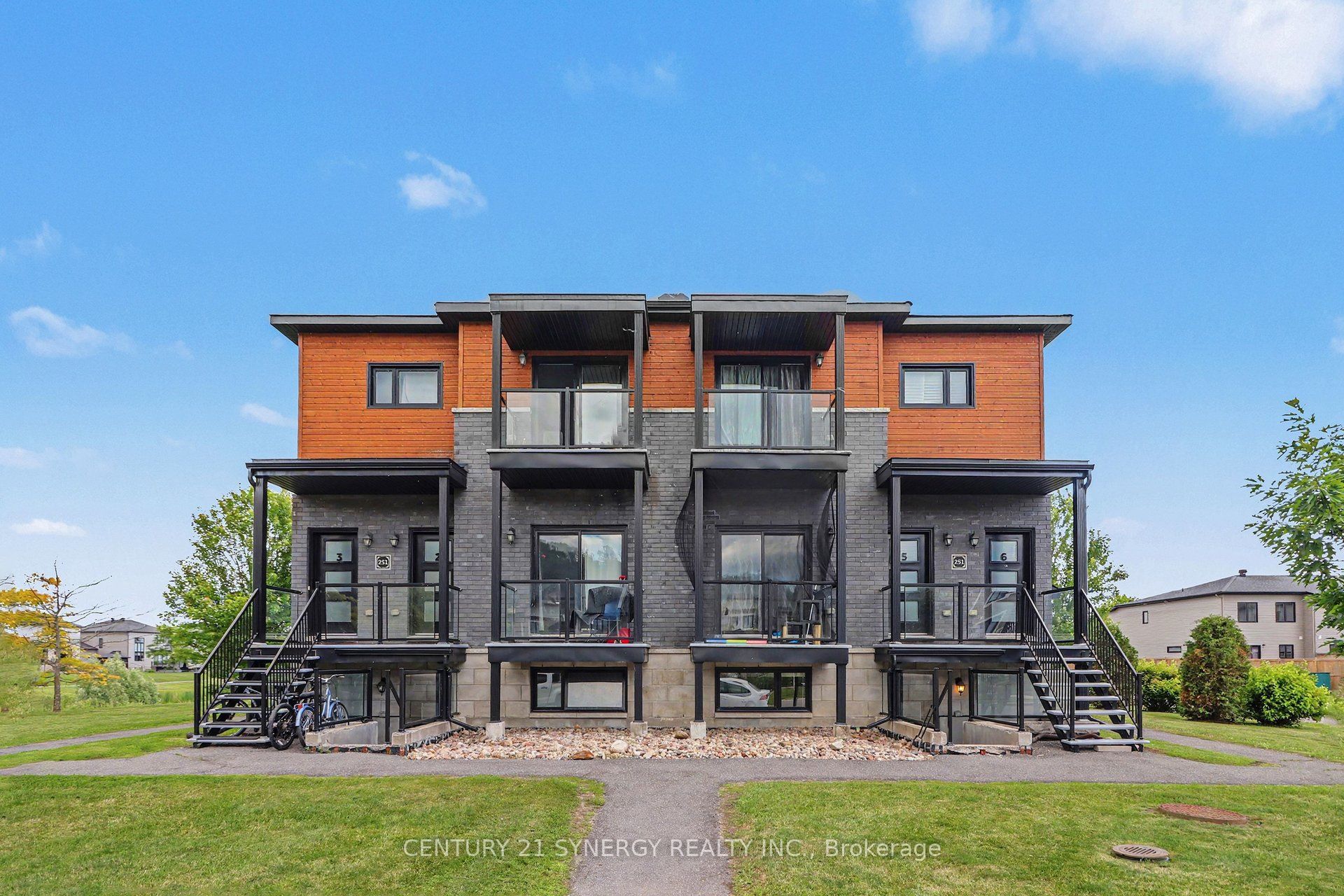 251 Capri Avenue 4, Russell, ON K0A 1W0