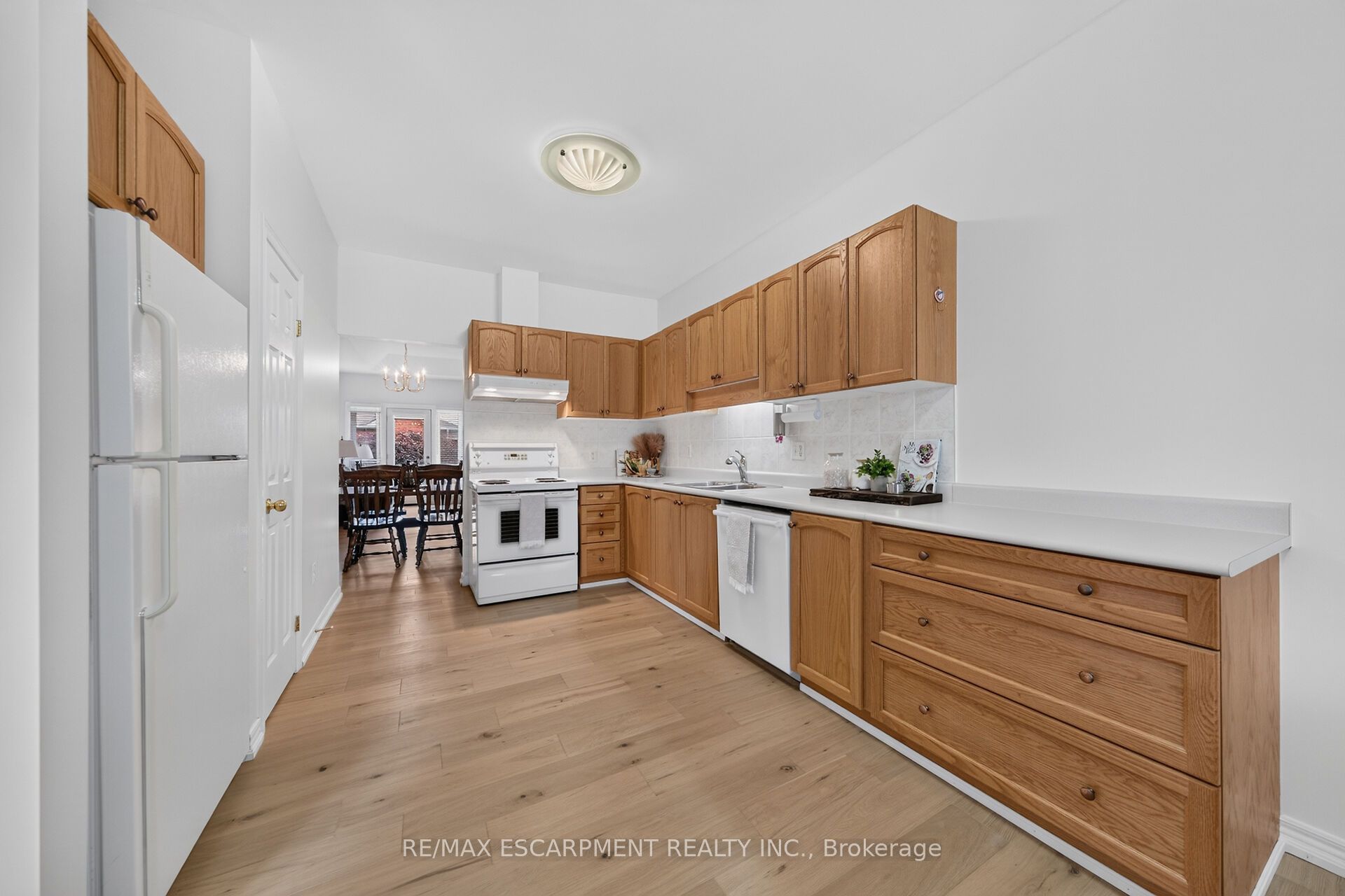 21 TWENTYPLACE Boulevard, Hamilton, ON L0R 1W0 photo 5
