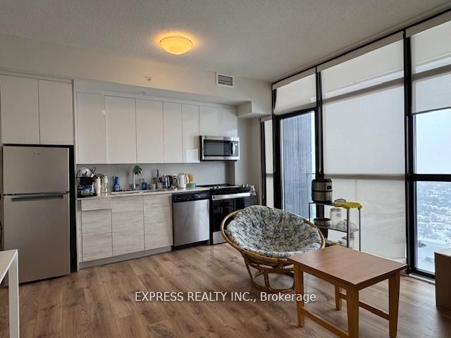 60 Frederick Street 2714, Kitchener, ON N2H 0C7 photo 3