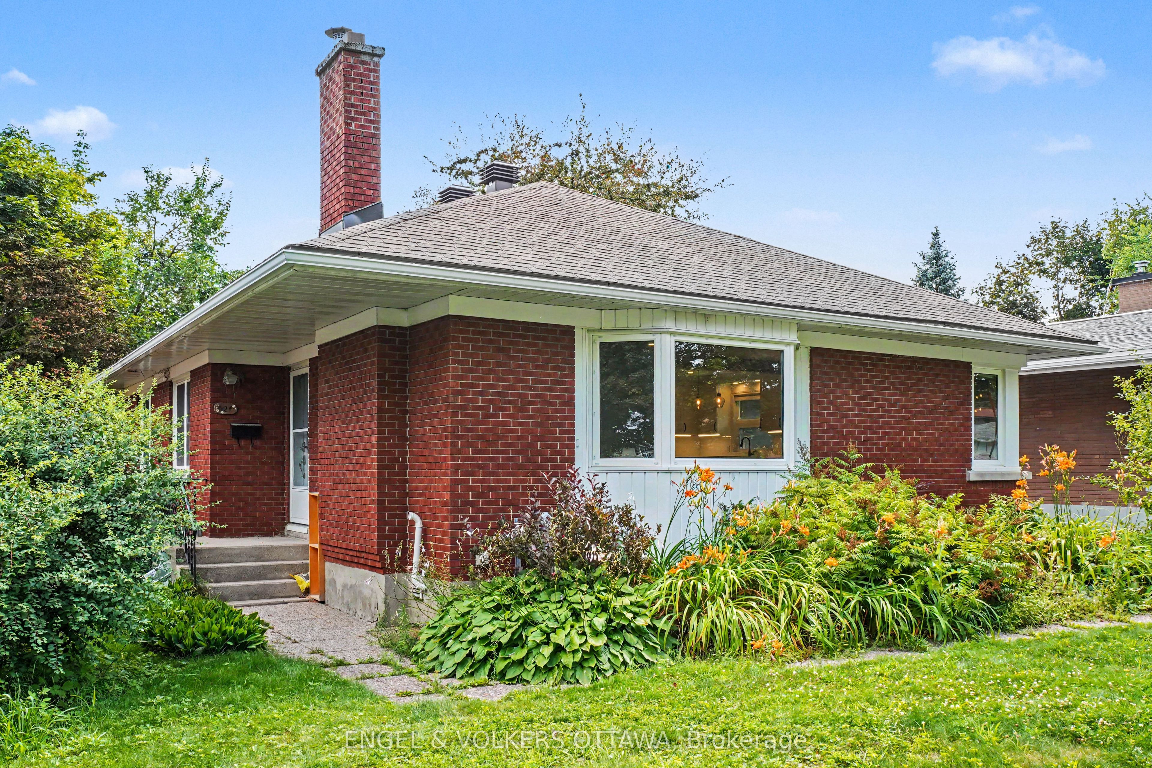 524 Penhill Avenue, Alta Vista and Area, ON K1G 0V6