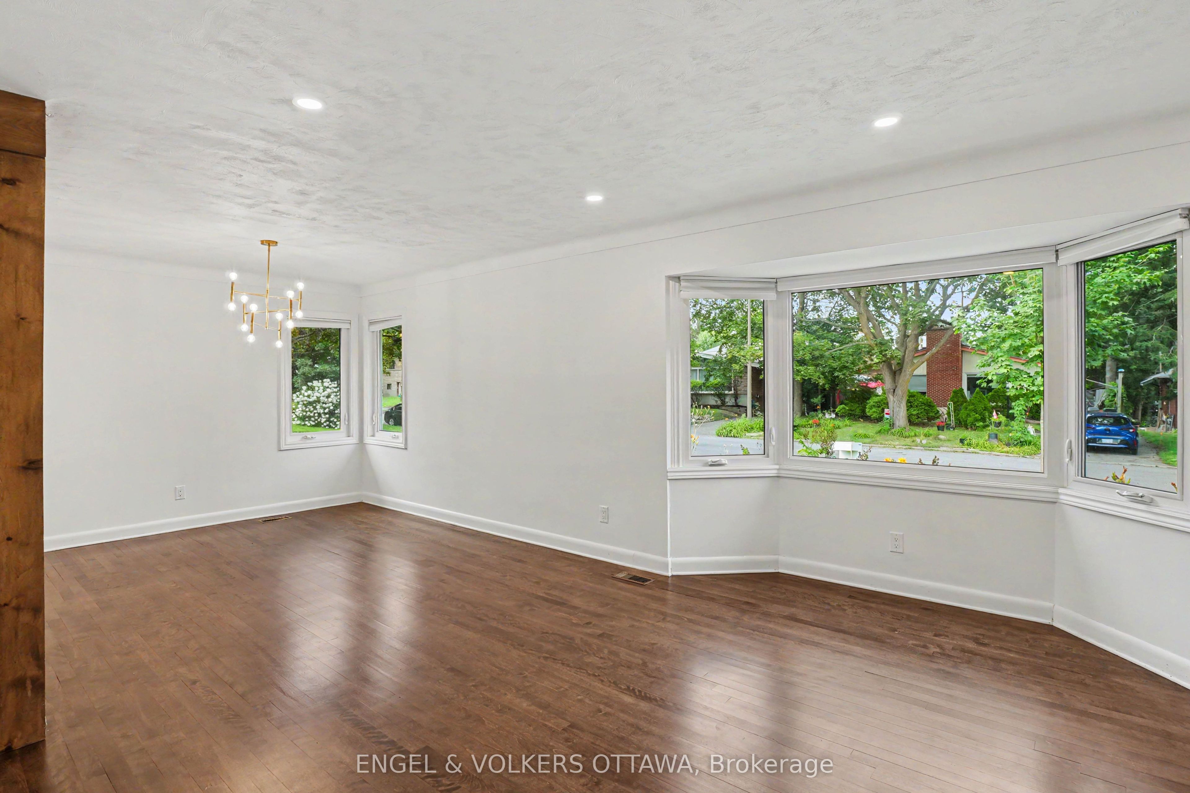 524 Penhill Avenue, Alta Vista and Area, ON K1G 0V6 photo 3