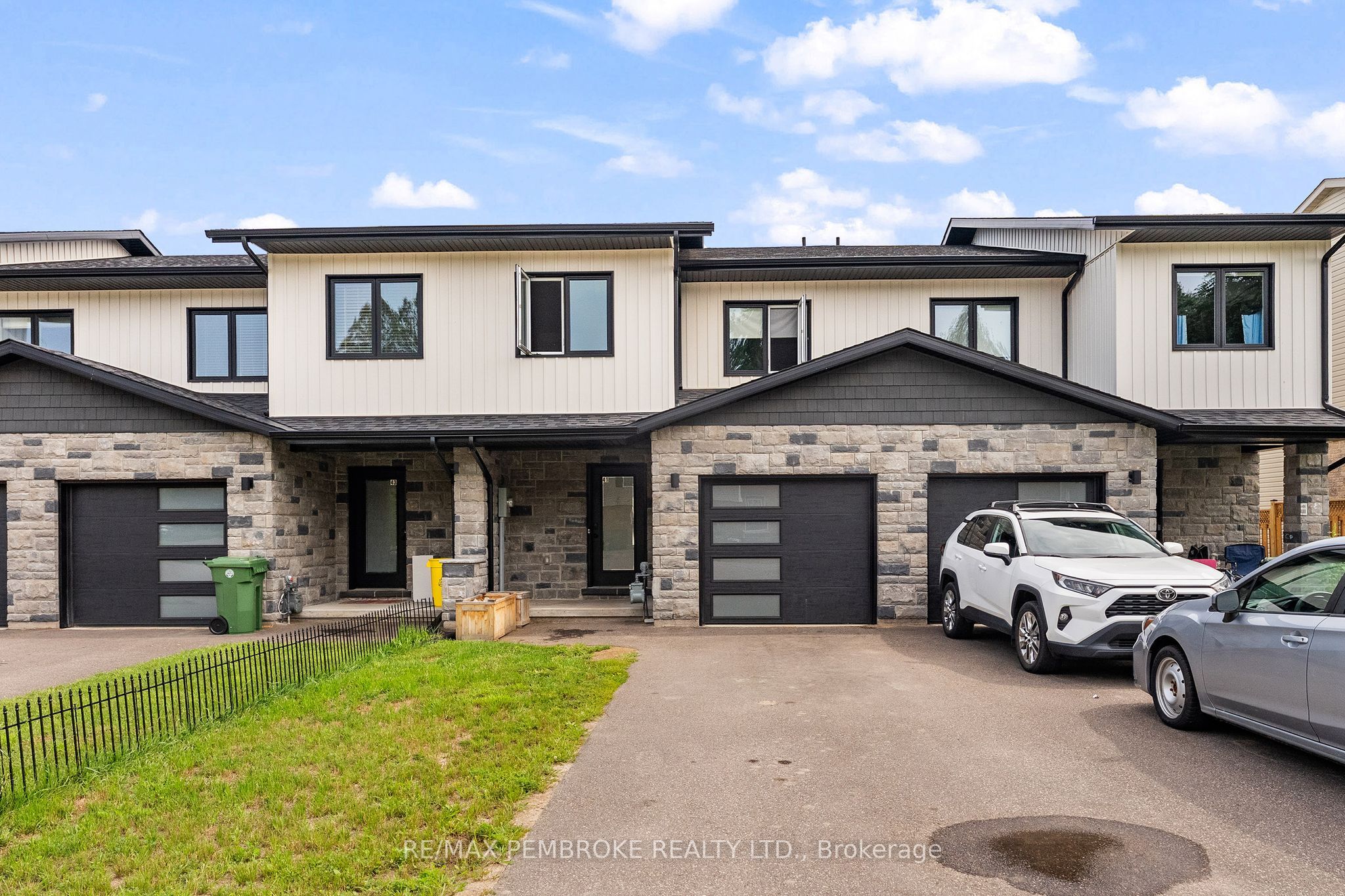 41 Northbrook Road, Petawawa, ON K8H 3N5 photo 2